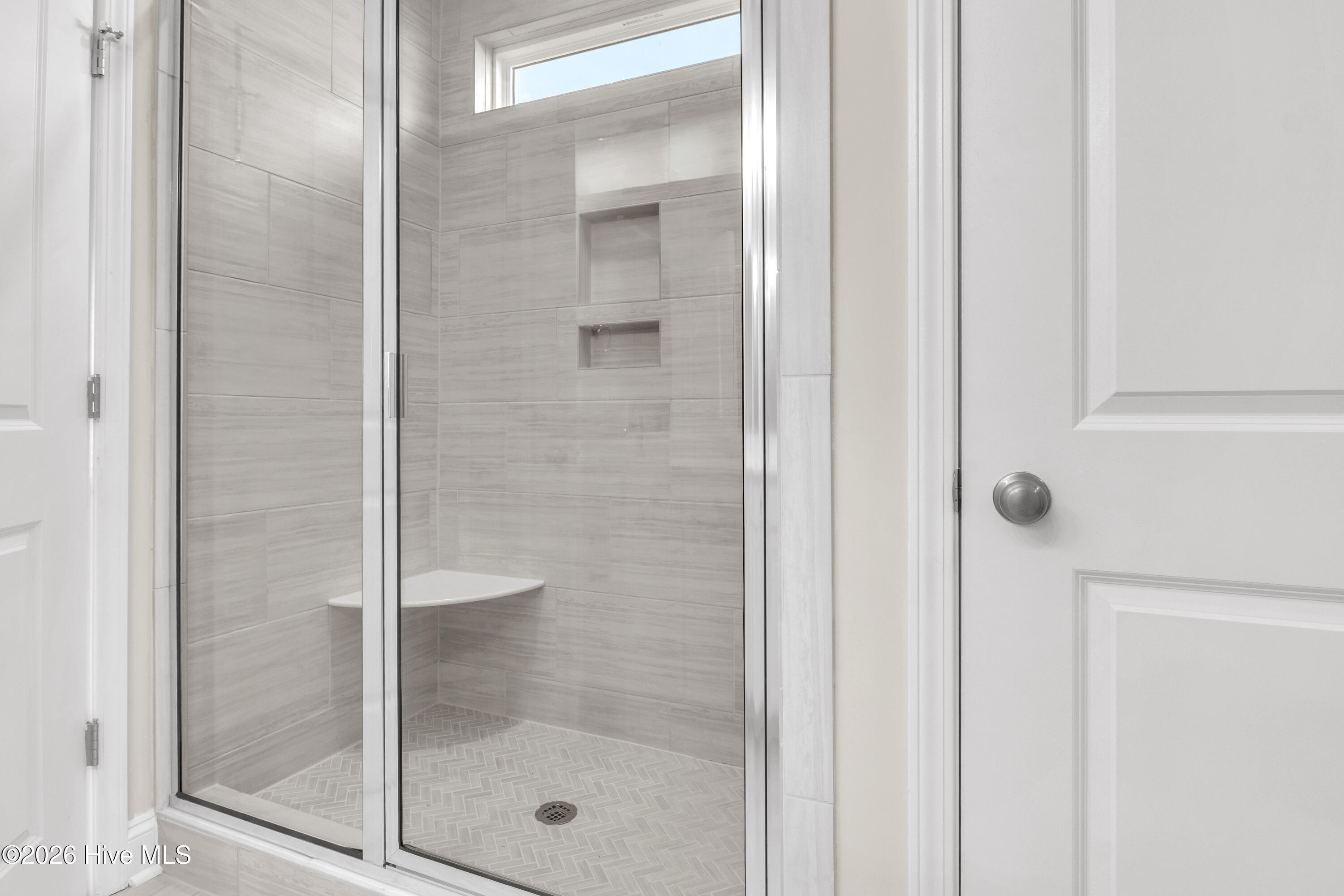 100563562 | Photo 32