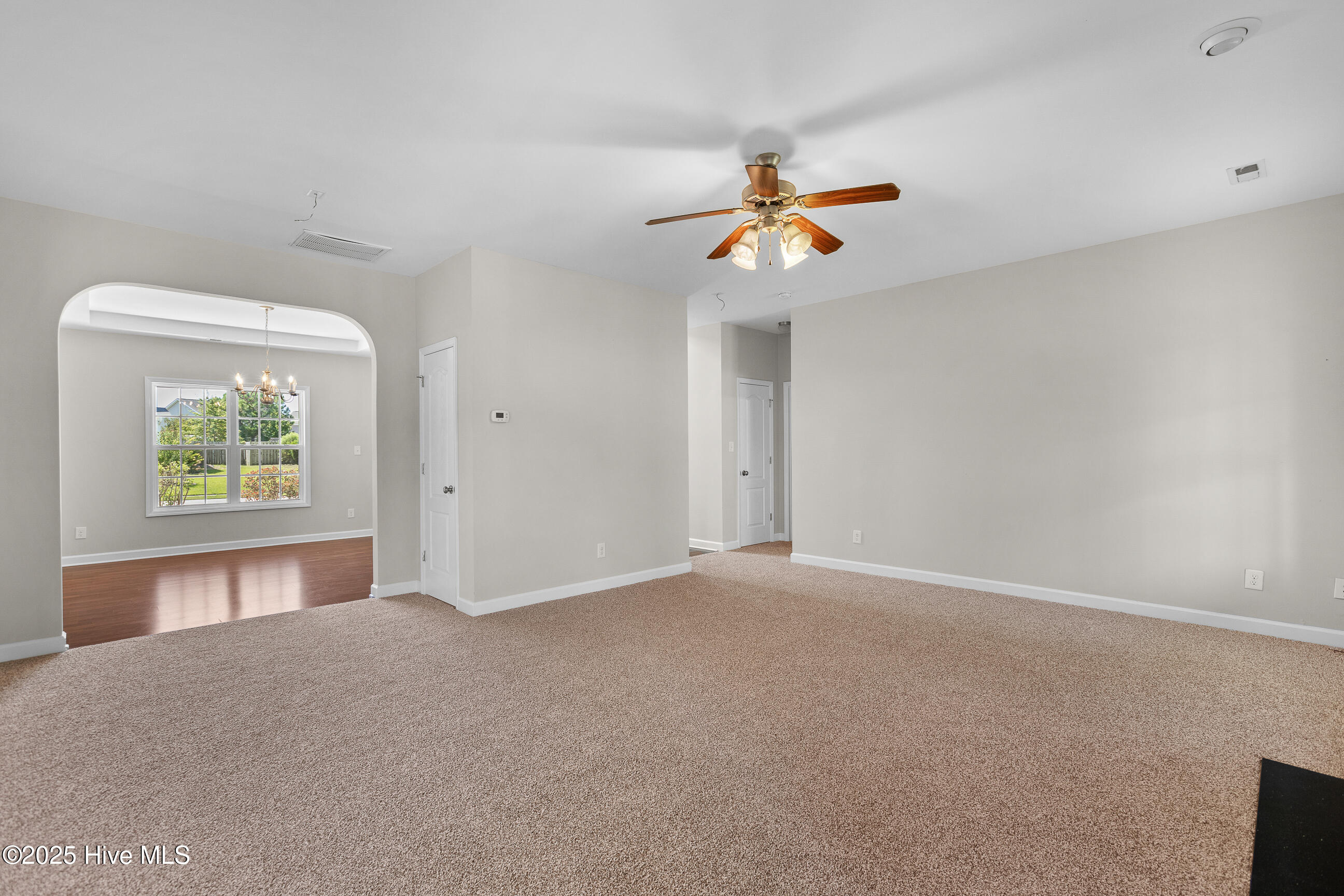 100534668 | Photo 10