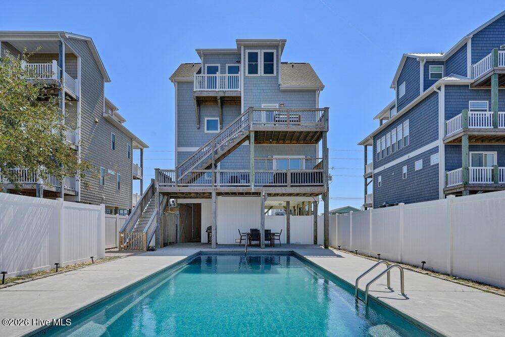 100564441 | Photo 33