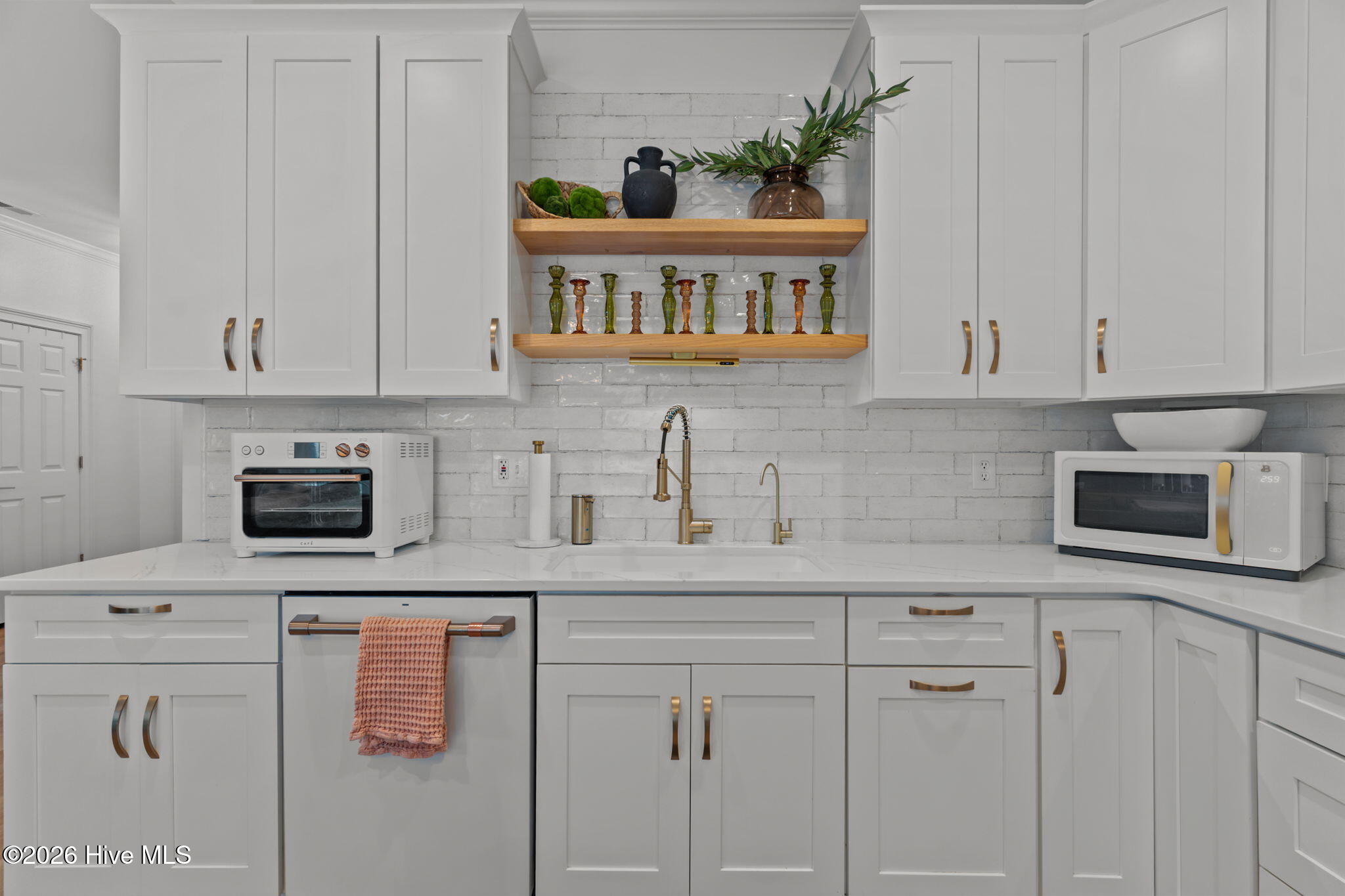 100557264 | Photo 14