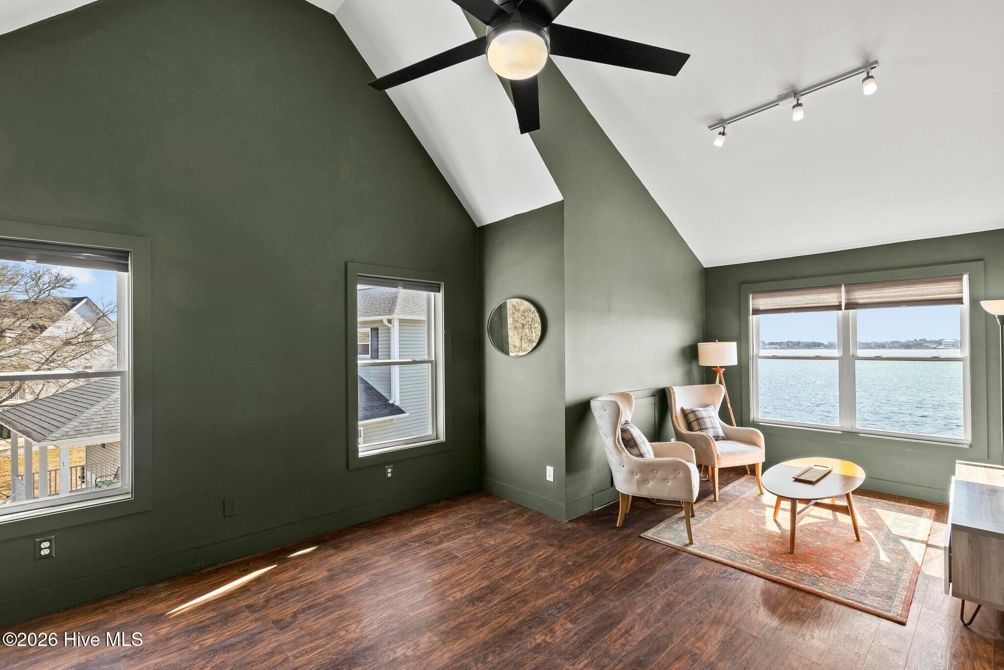 100557619 | Photo 28