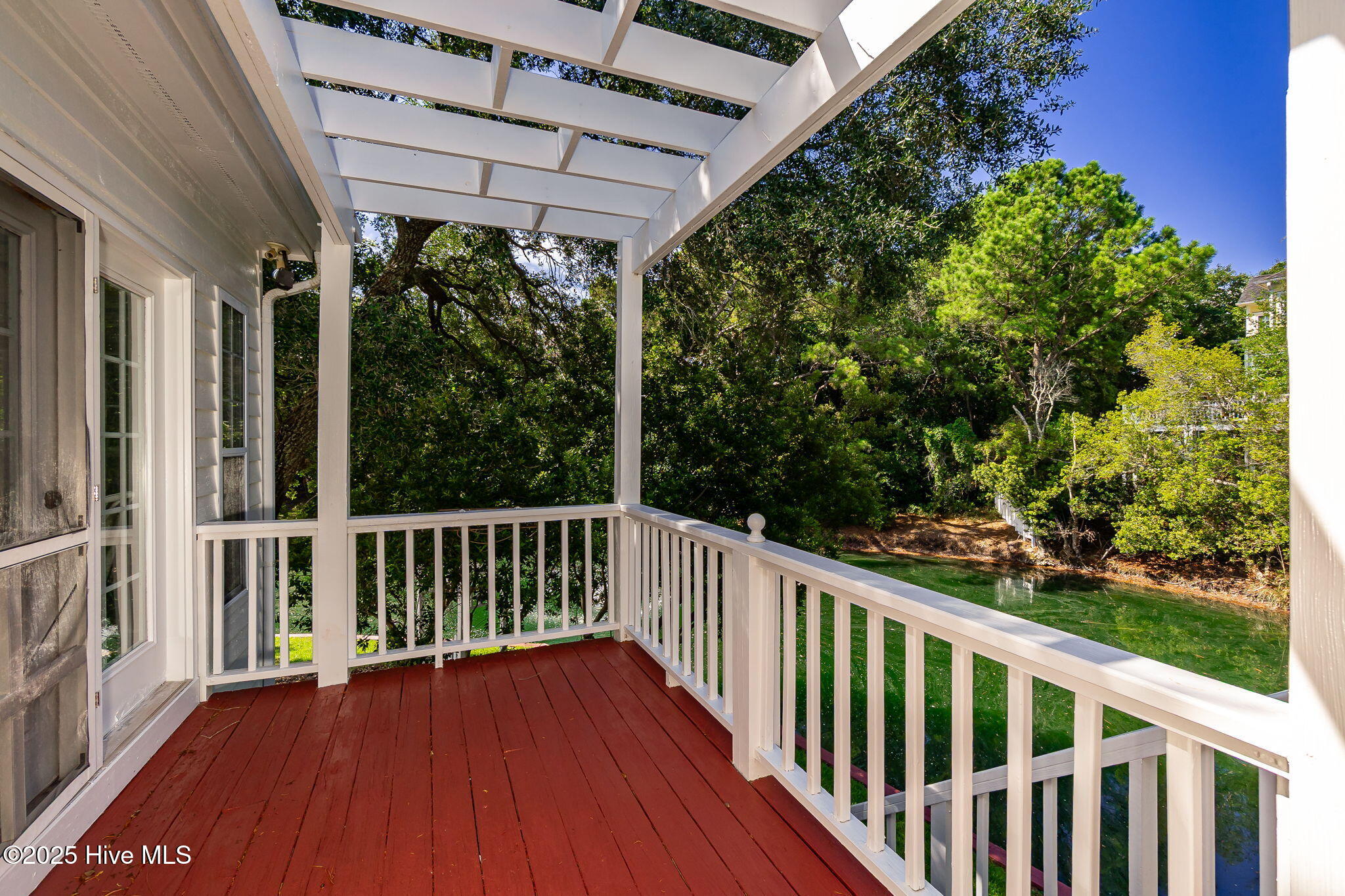 100516943 | Photo 23