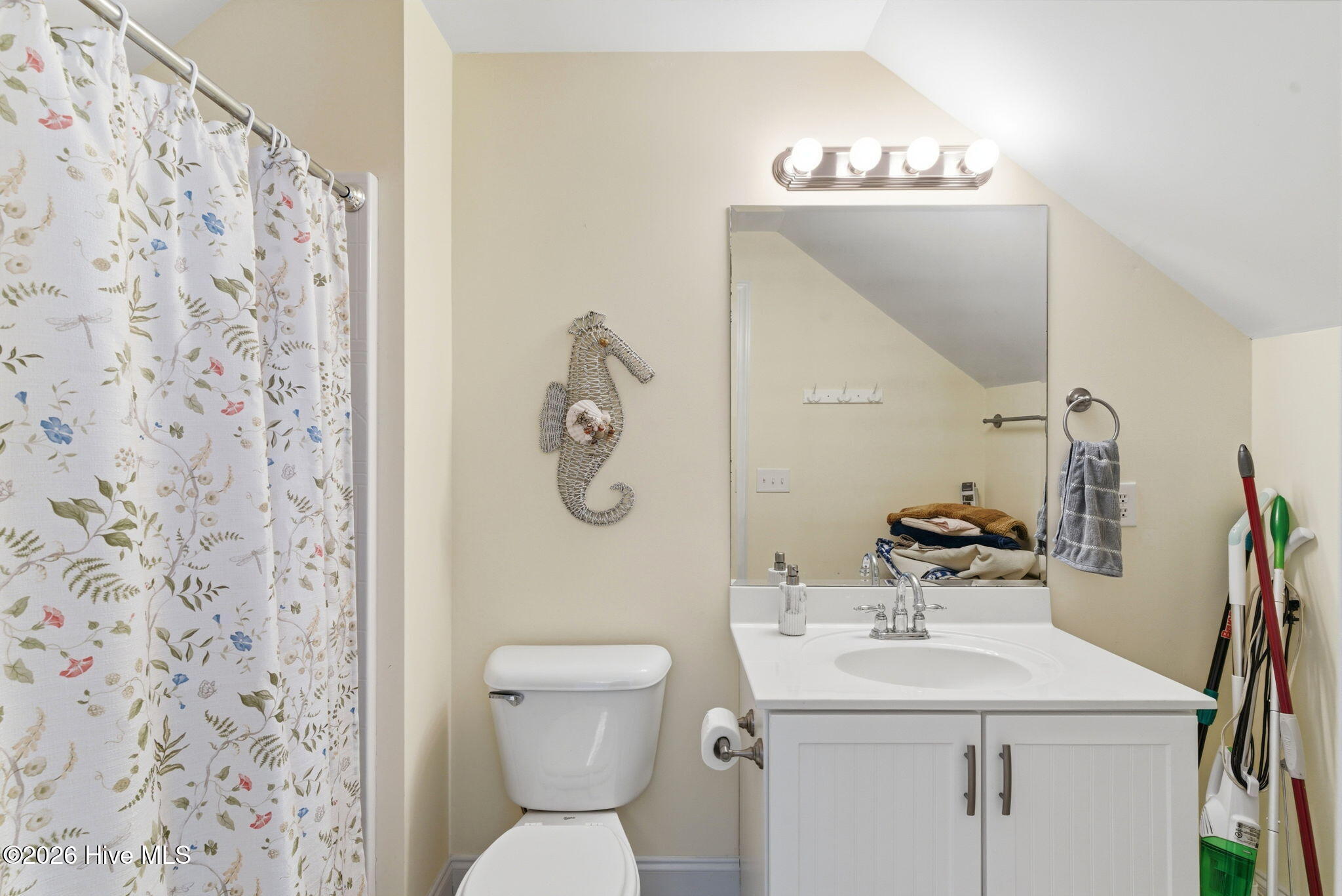 100569459 | Photo 34