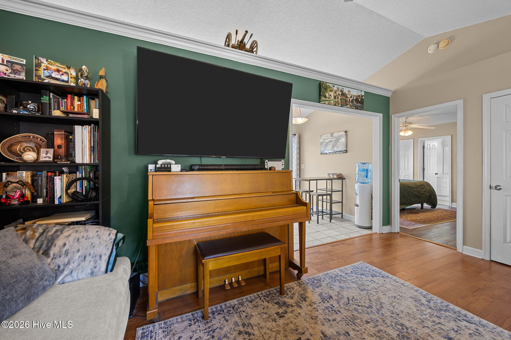 100550840 | Photo 11