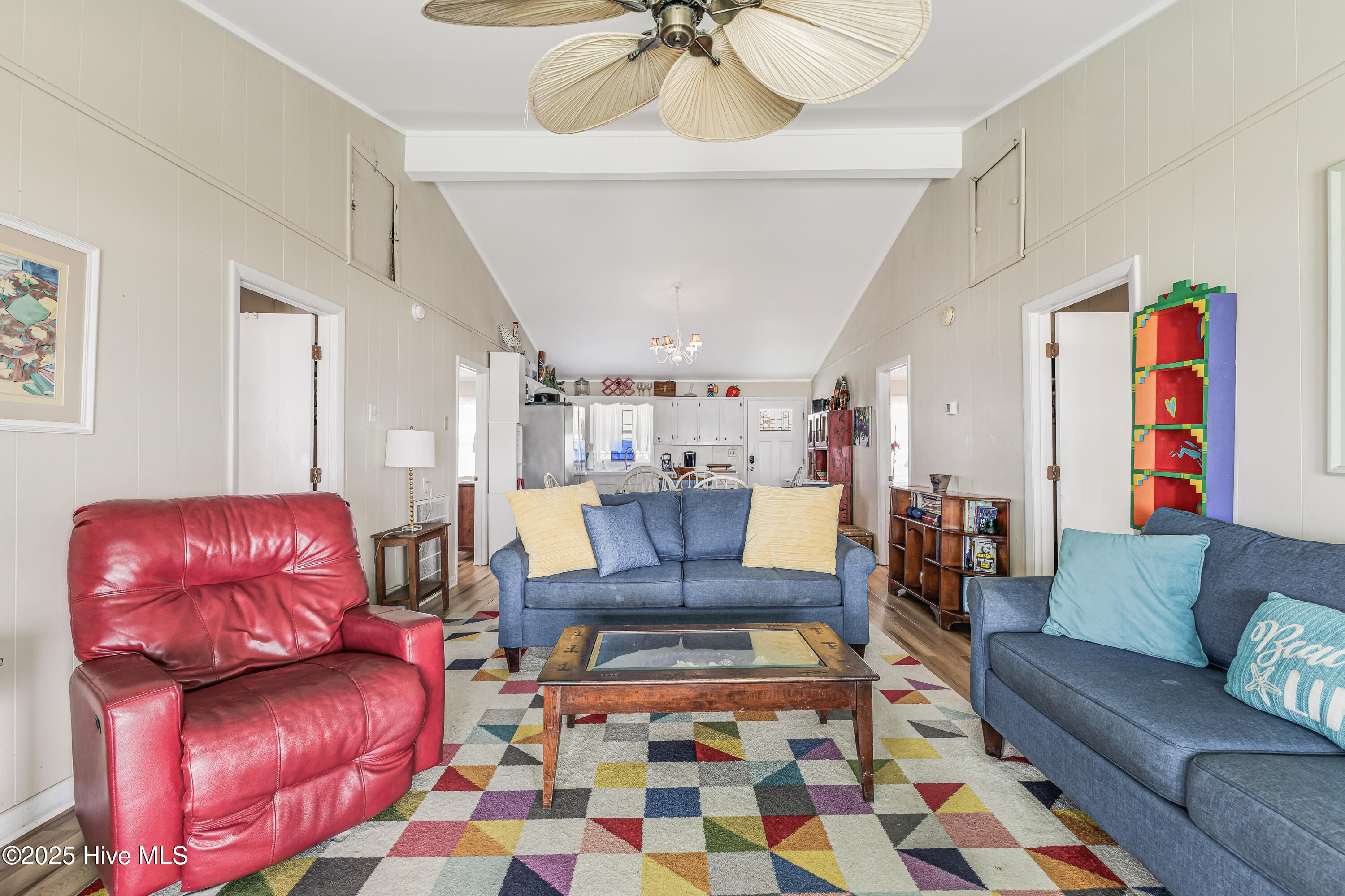 100498643 | Photo 17