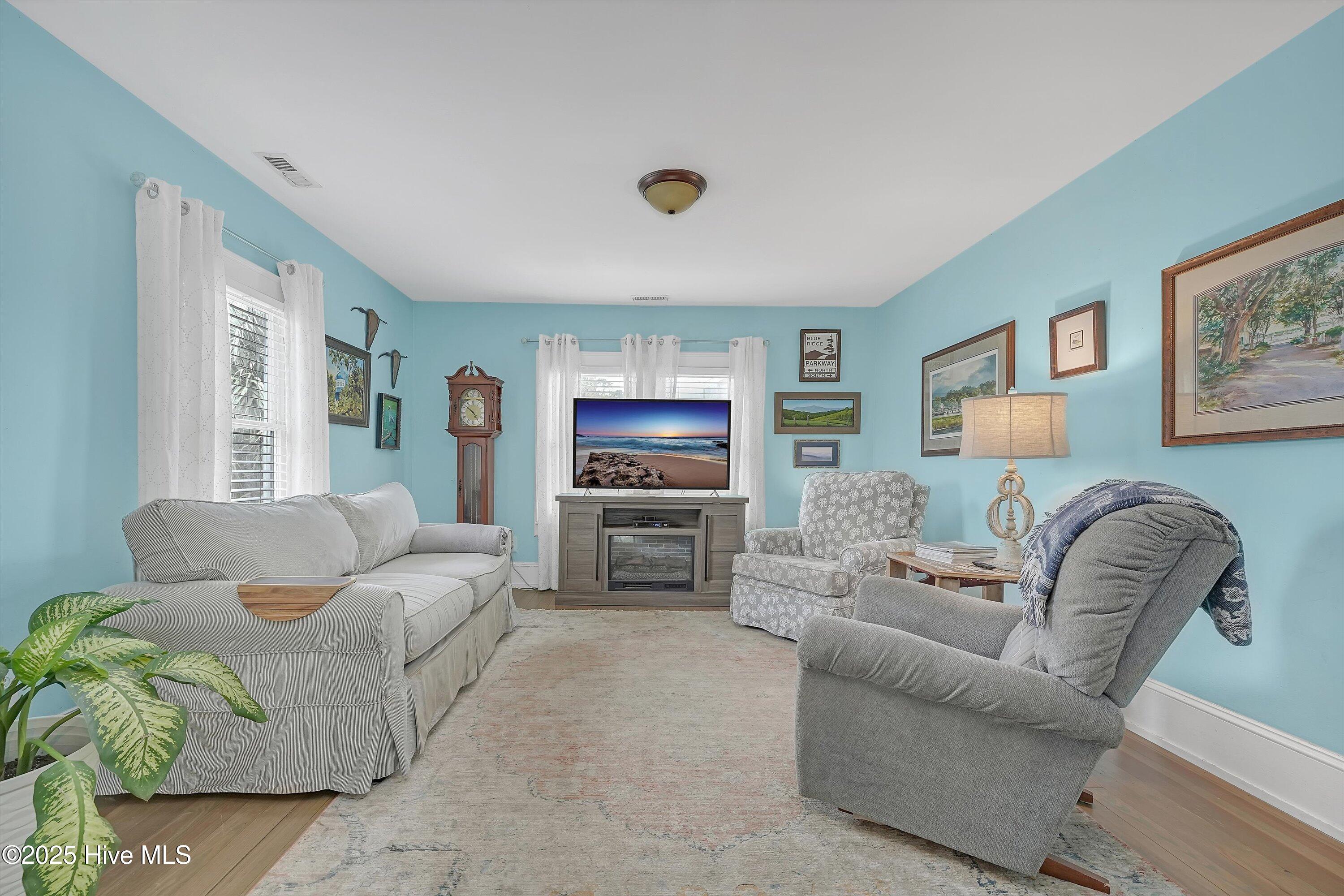 100530125 | Photo 33