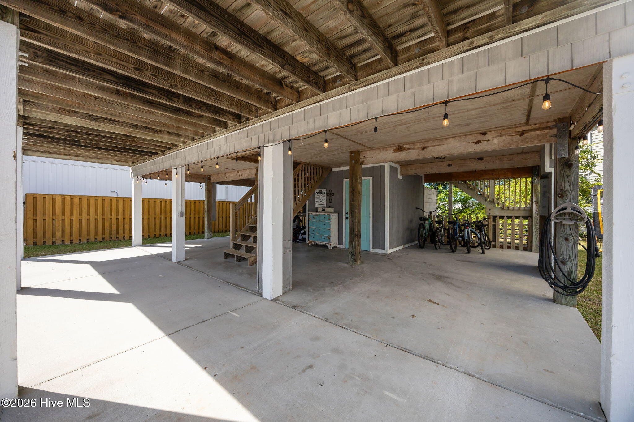 100566425 | Photo 30