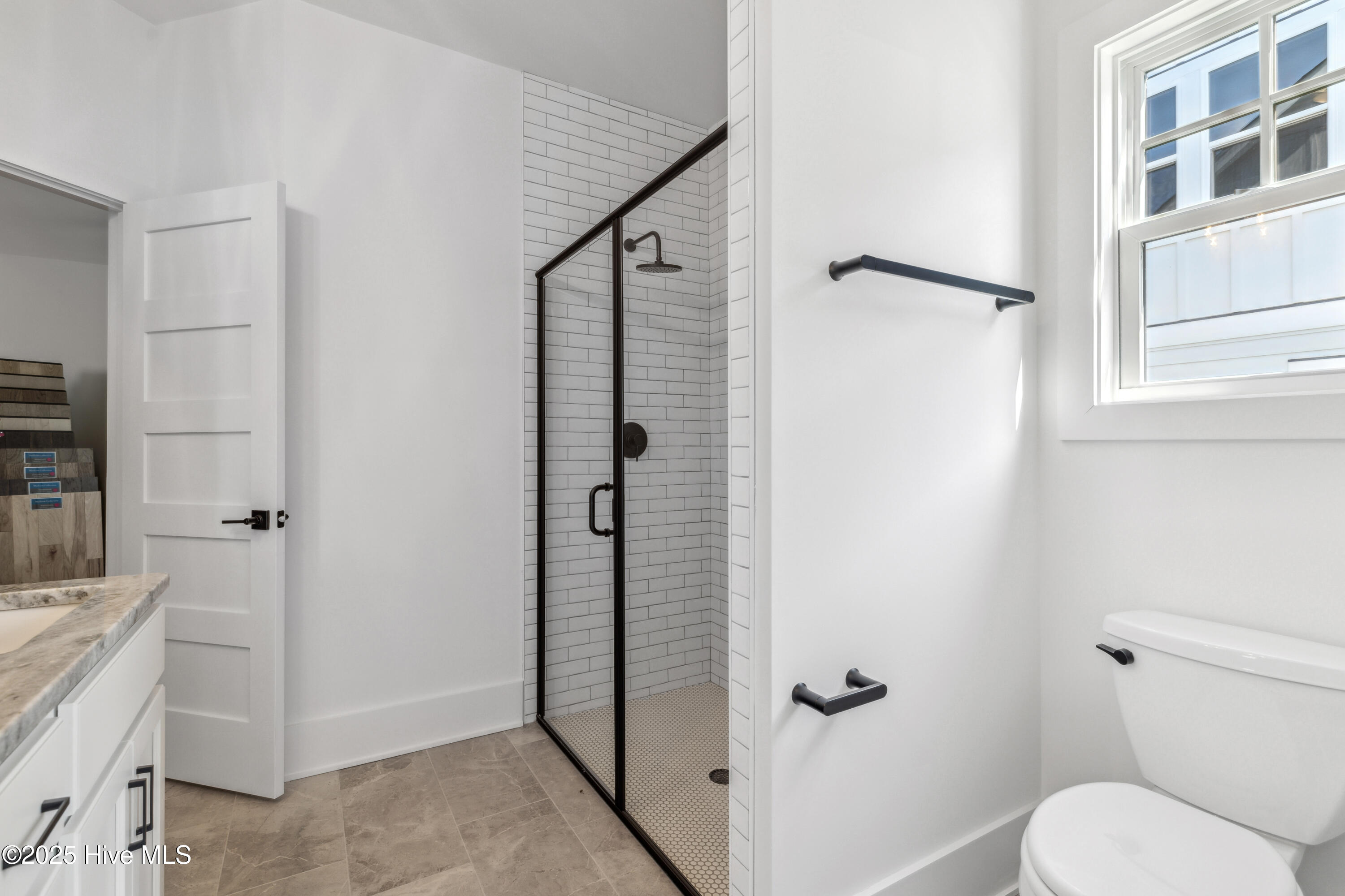 100523457 | Photo 51