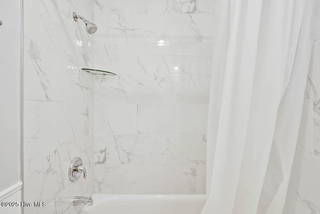 100494223 | Photo 40