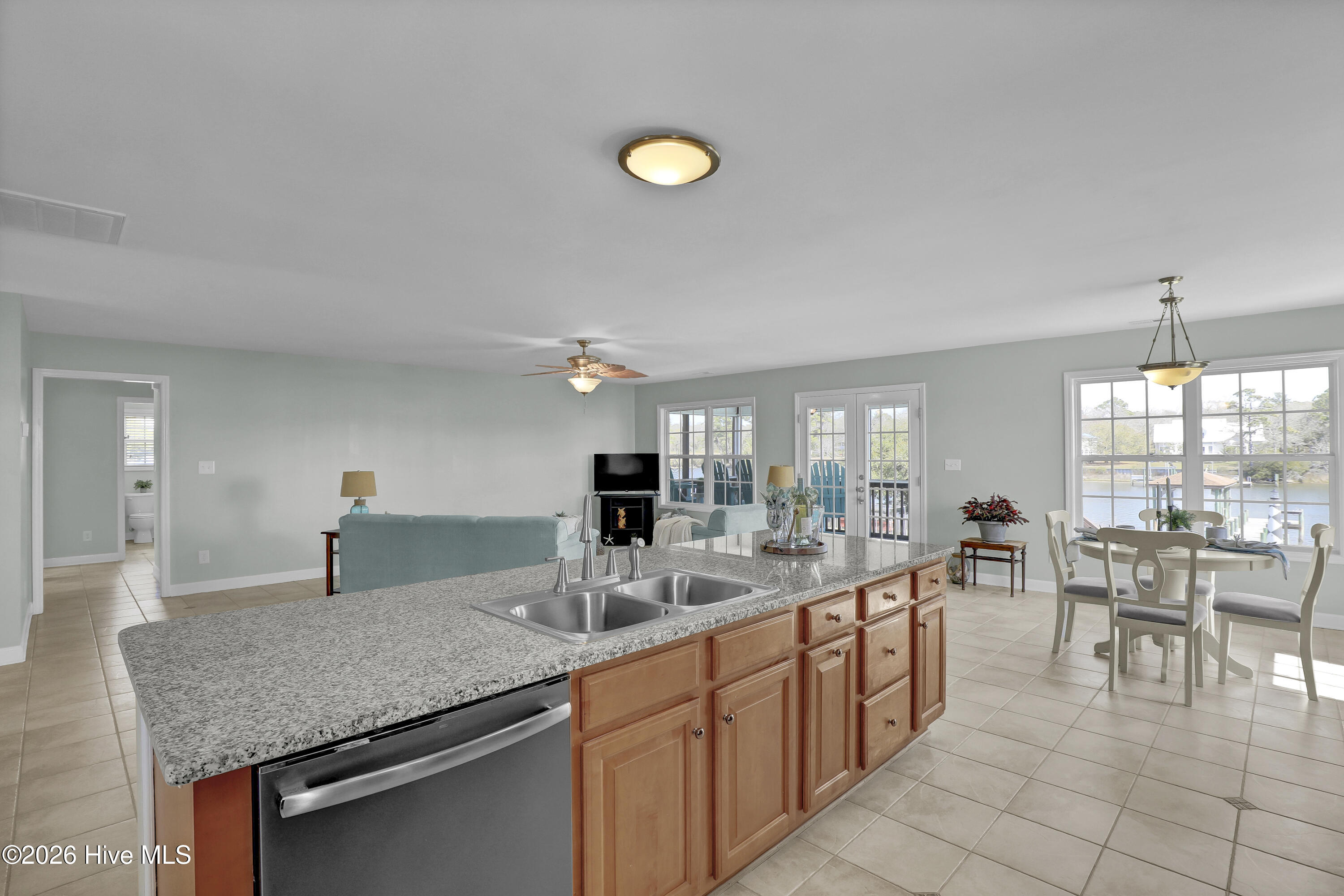 100561433 | Photo 13