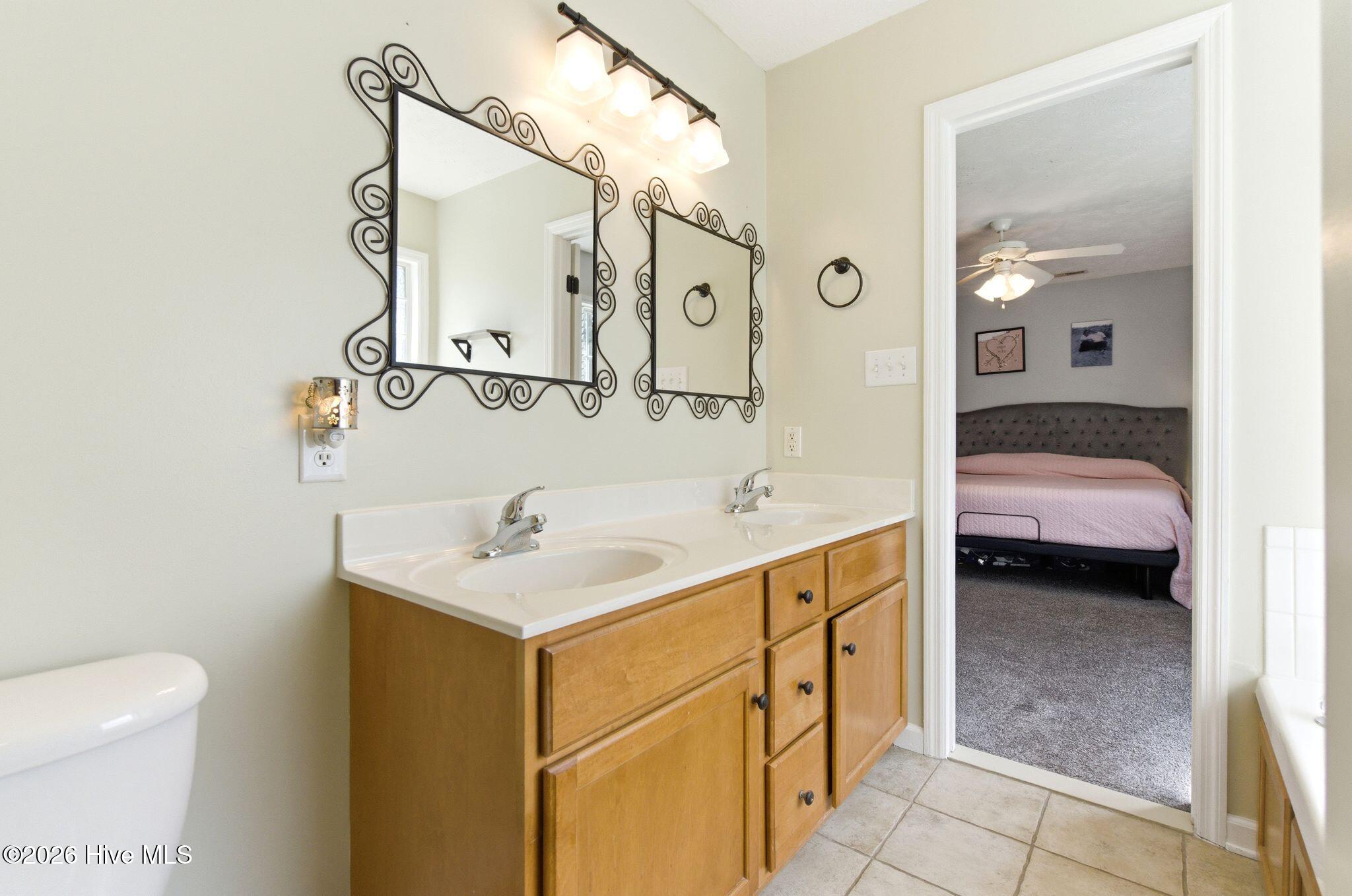 100561408 | Photo 36