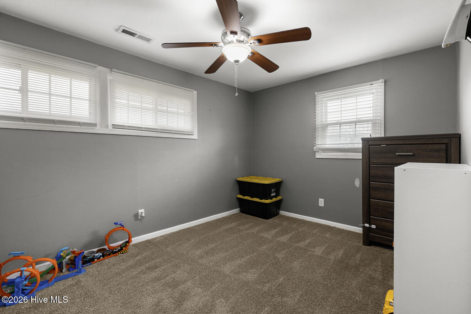 100550663 | Photo 25