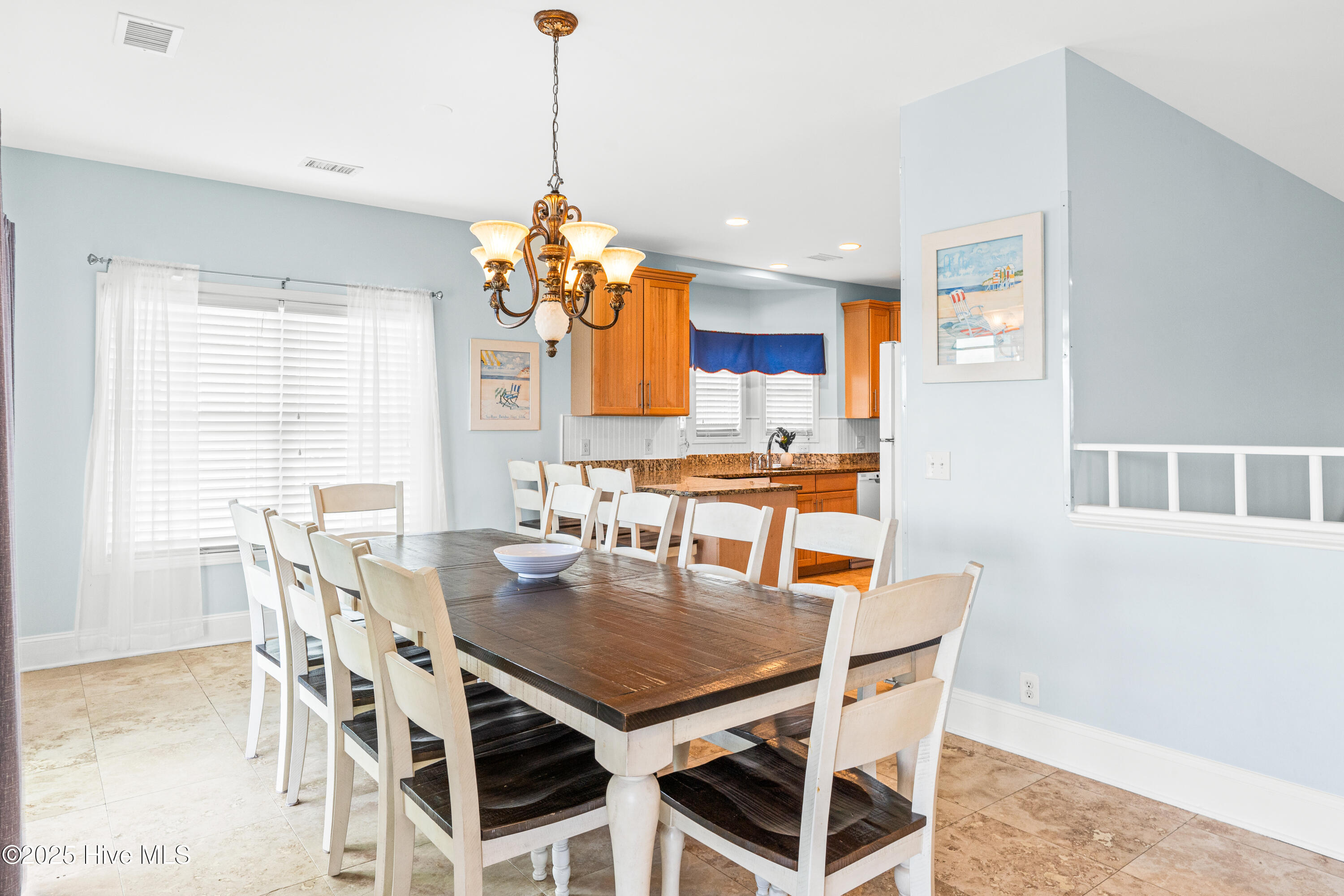 100530608 | Photo 27