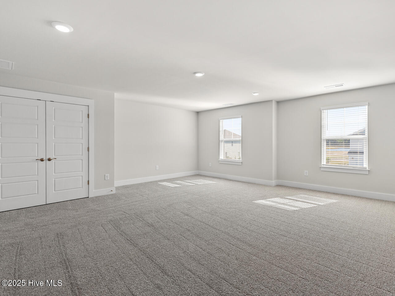 100549147 | Photo 25