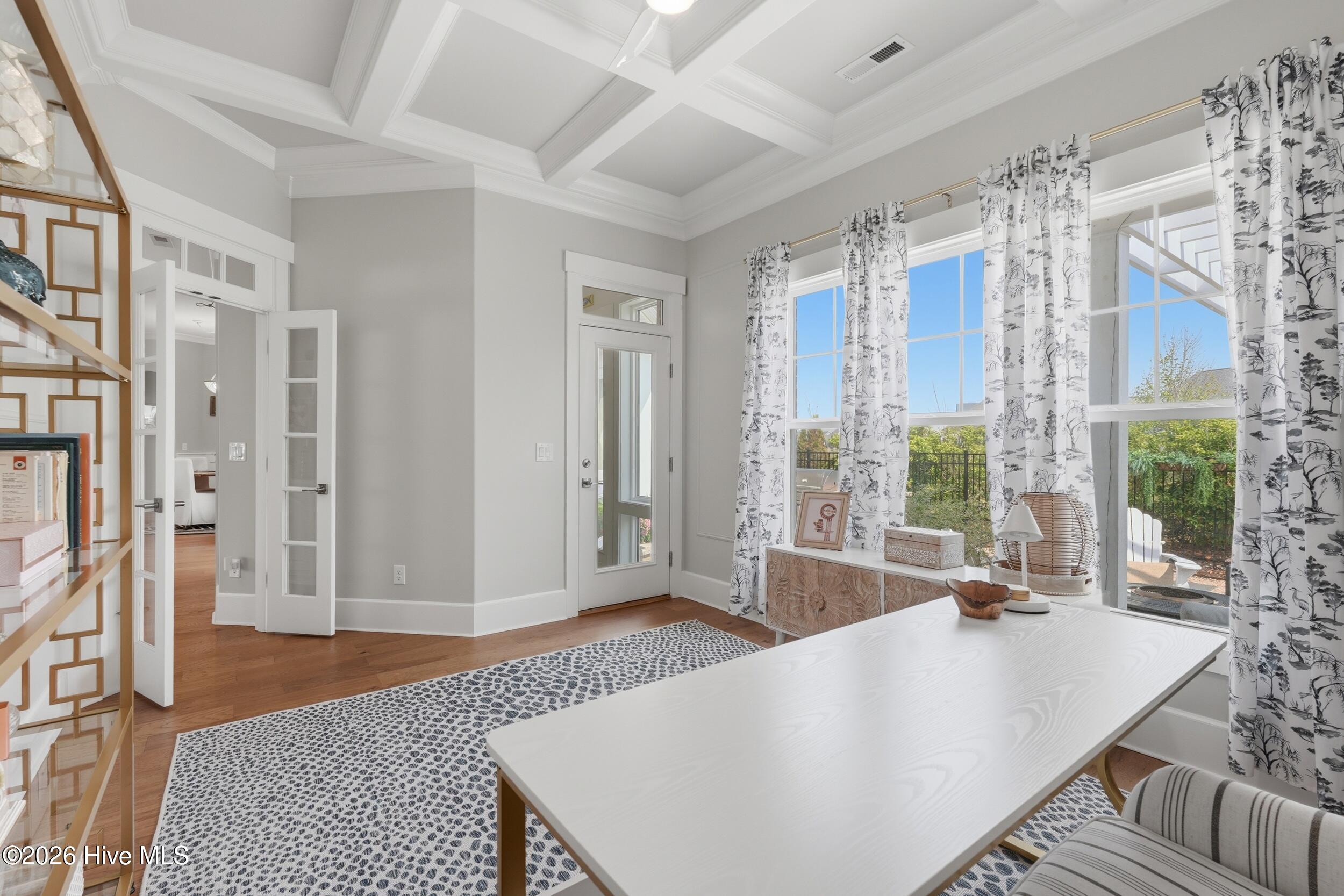 100567484 | Photo 43