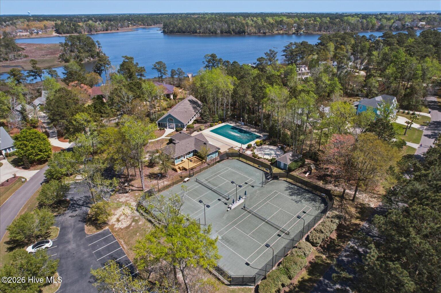 100564085 | Photo 43