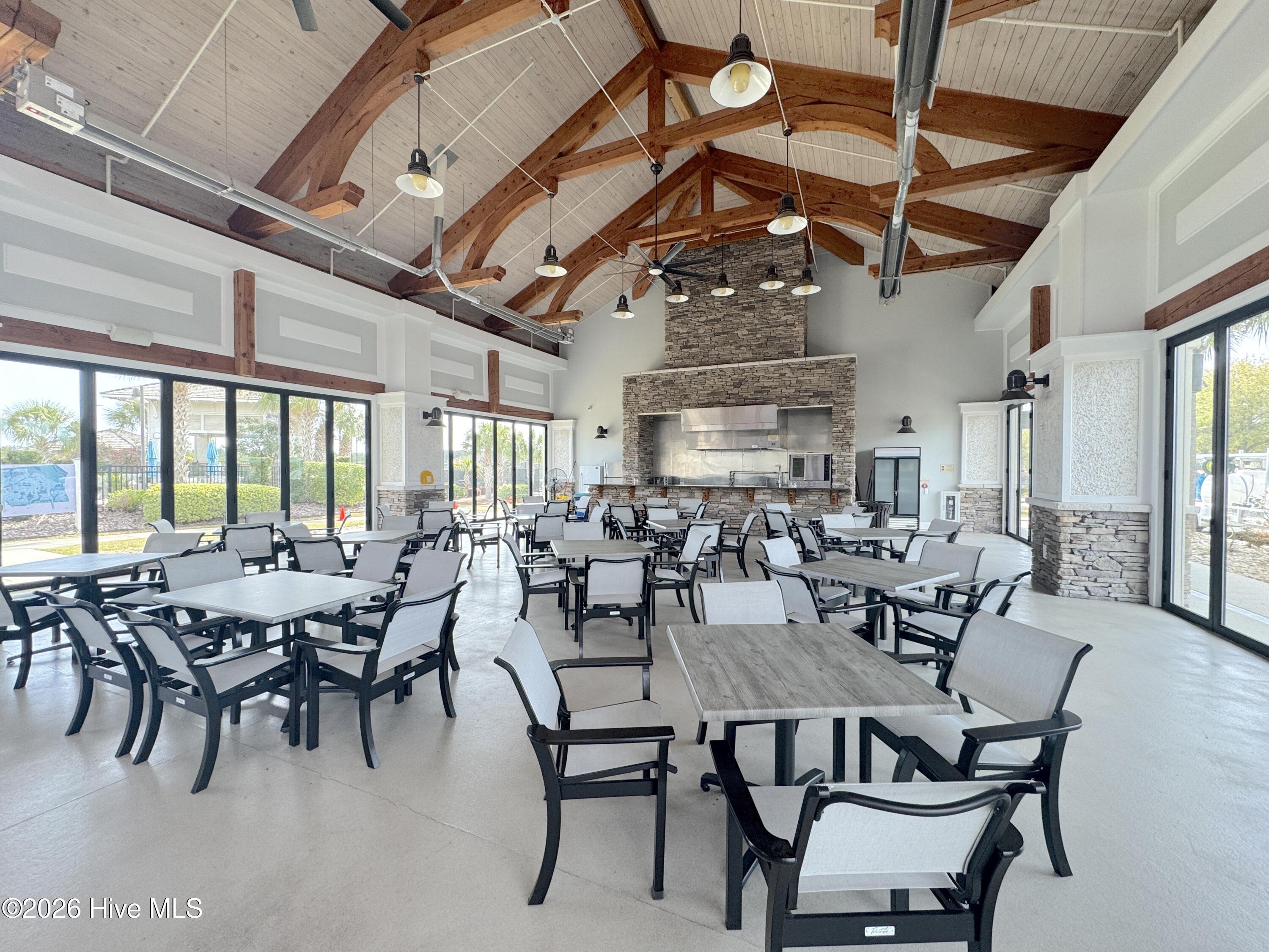 100564015 | Photo 36