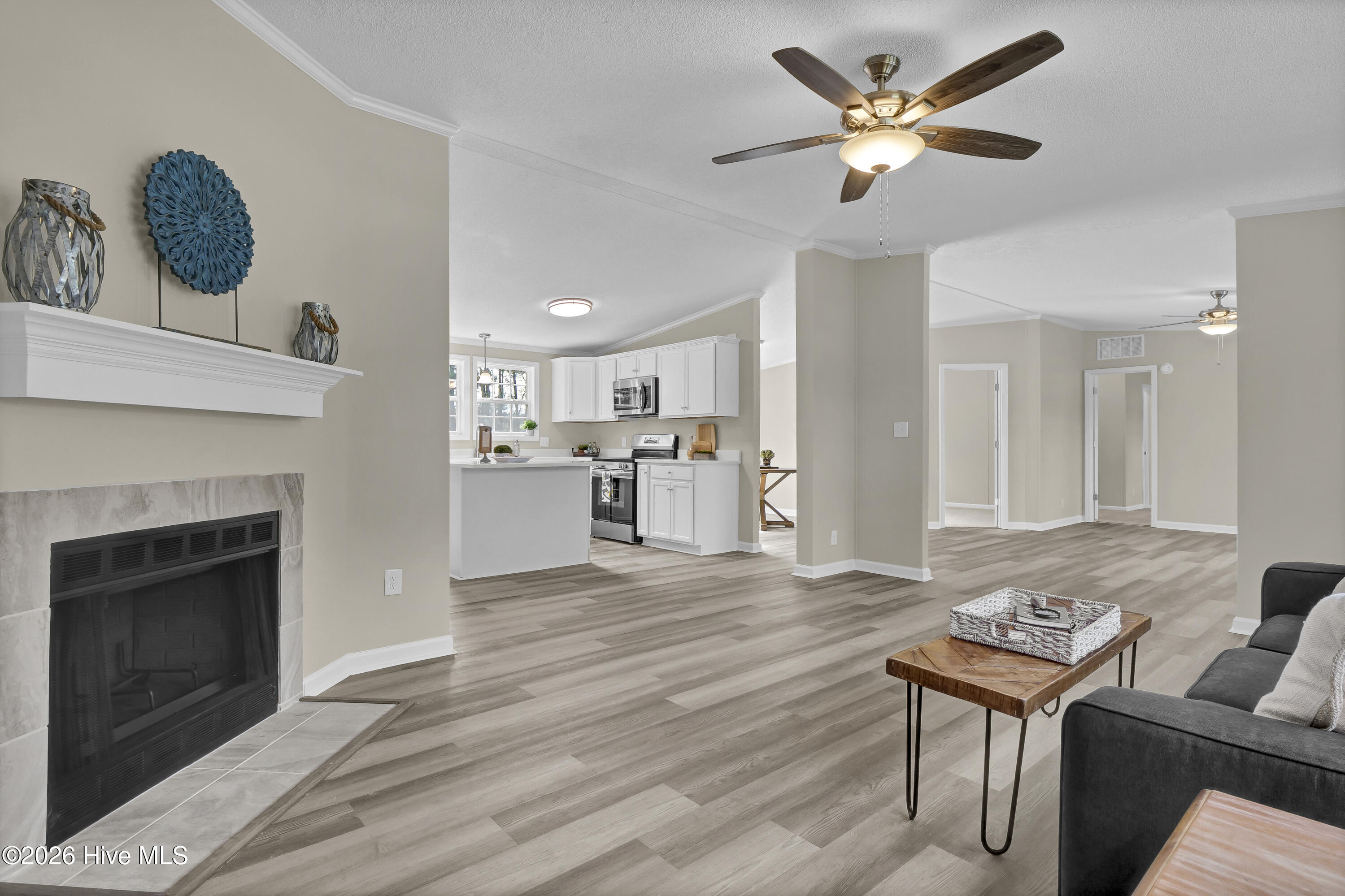 100563063 | Photo 11