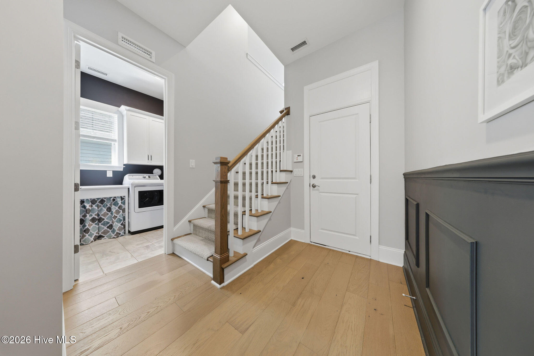 100569190 | Photo 49