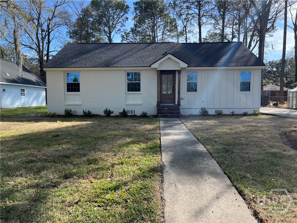 Photo 2 of Single family home for sale at 233 E Derenne Ave, Savannah, GA 31405 | MLS# SA353879 | Listing updated on 2026-10-28