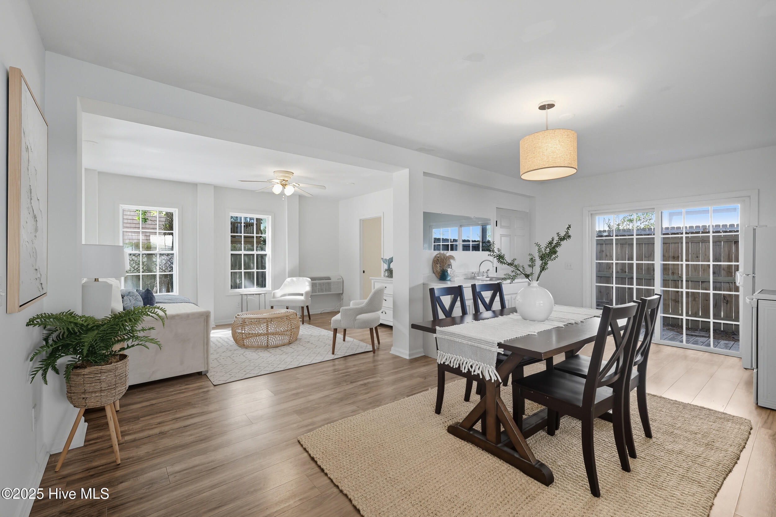 100533077 | Photo 23