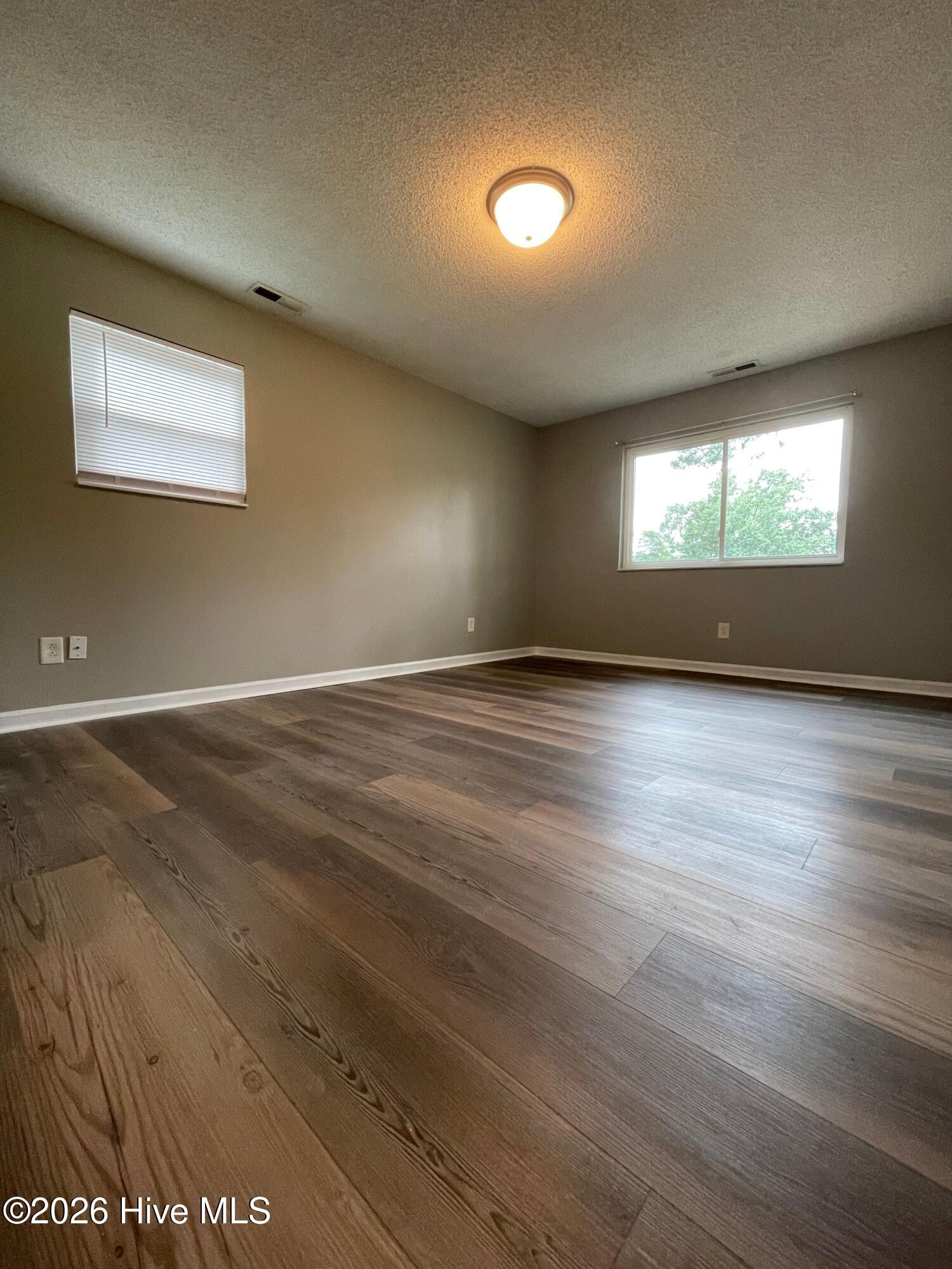 100553183 | Photo 13