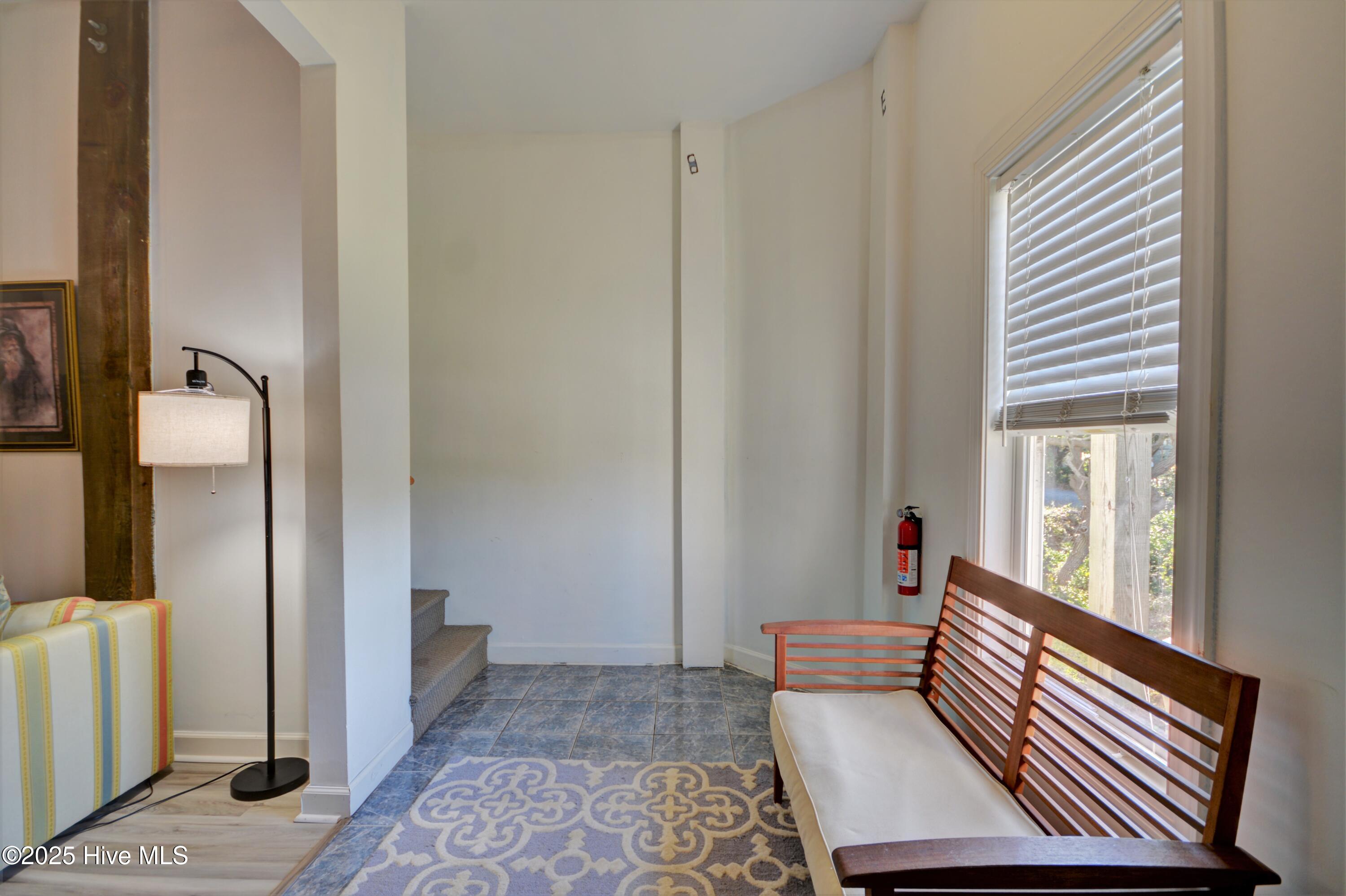 100518289 | Photo 40