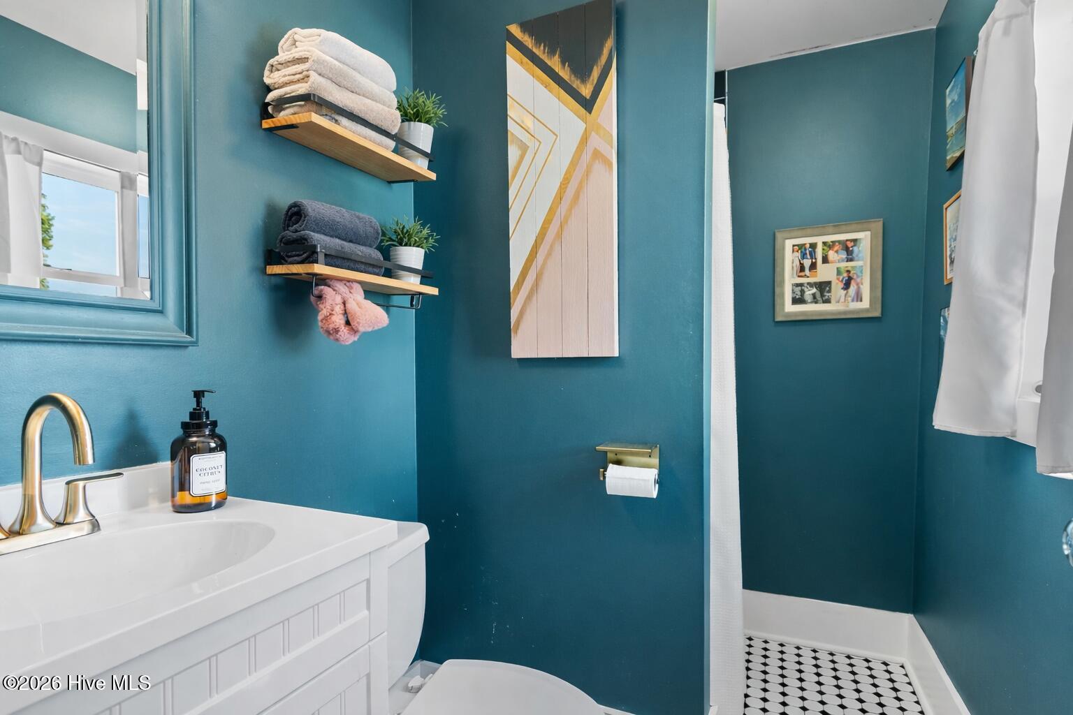 100568086 | Photo 24