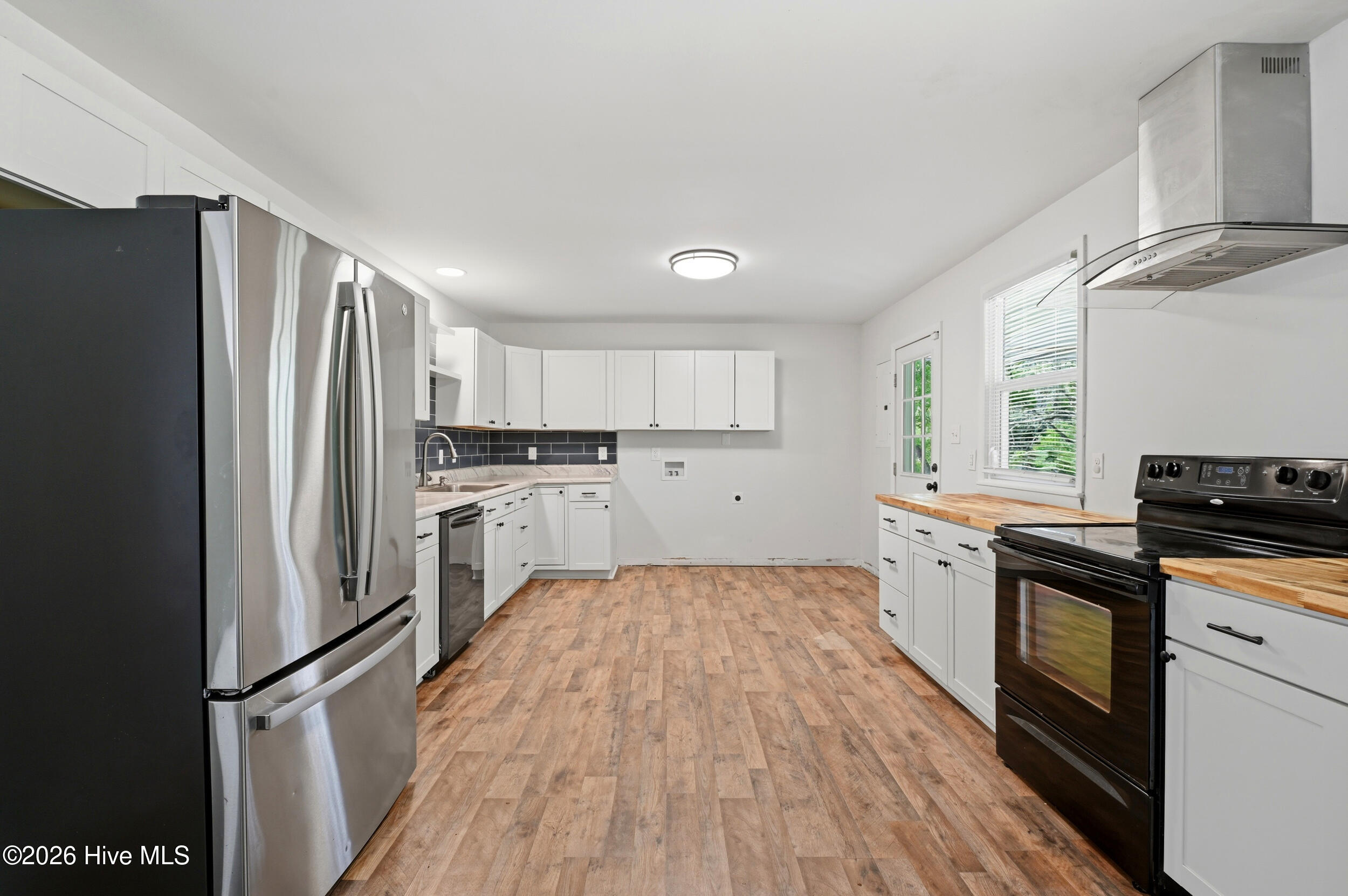 100566125 | Photo 15