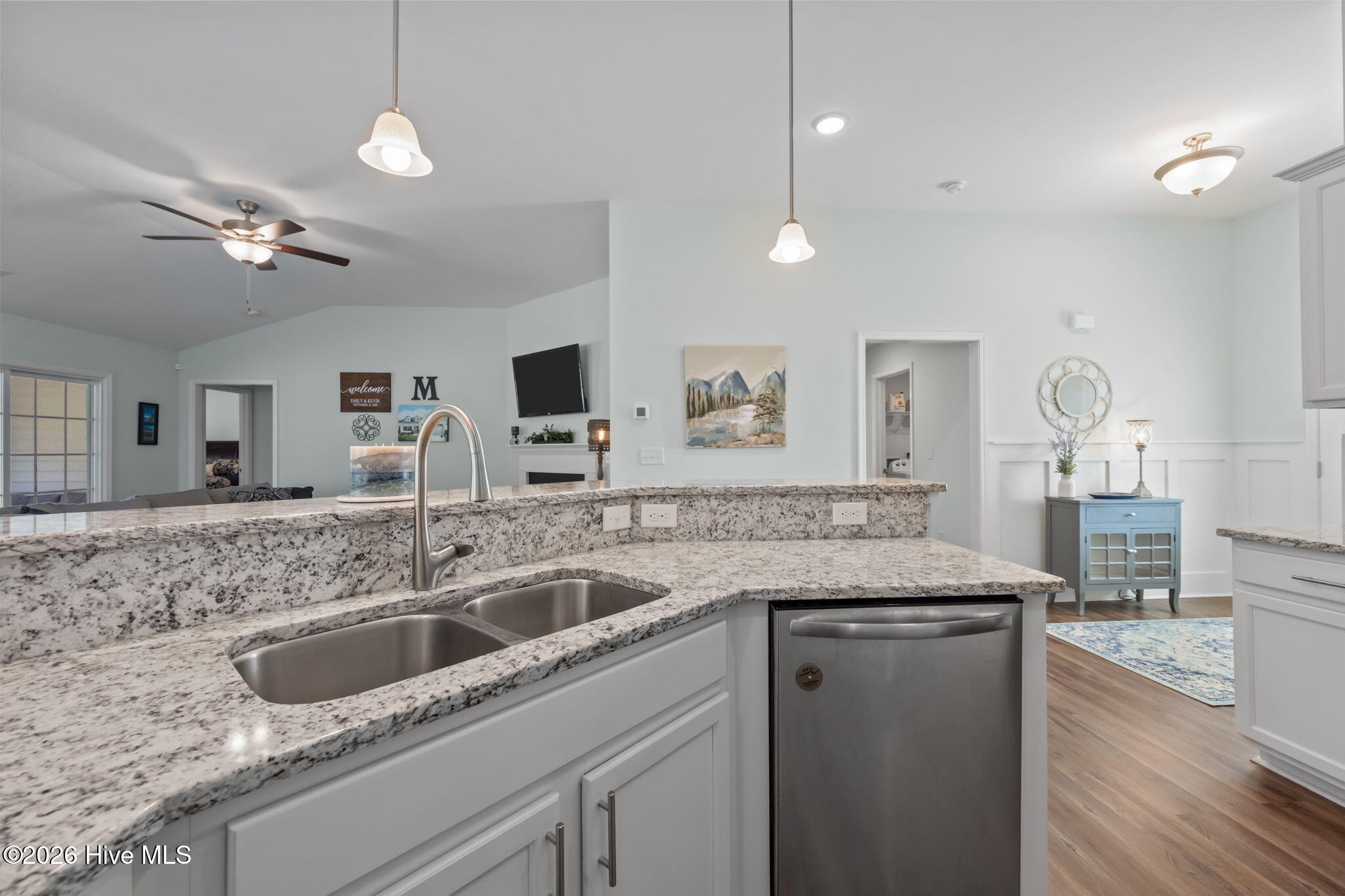 100564027 | Photo 11