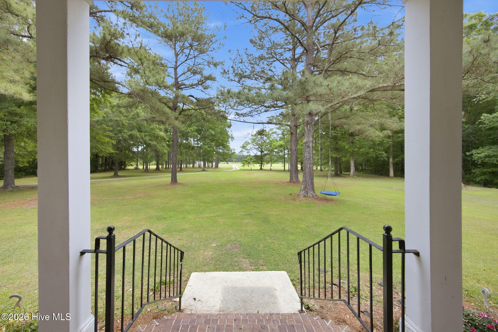 100570604 | Photo 41