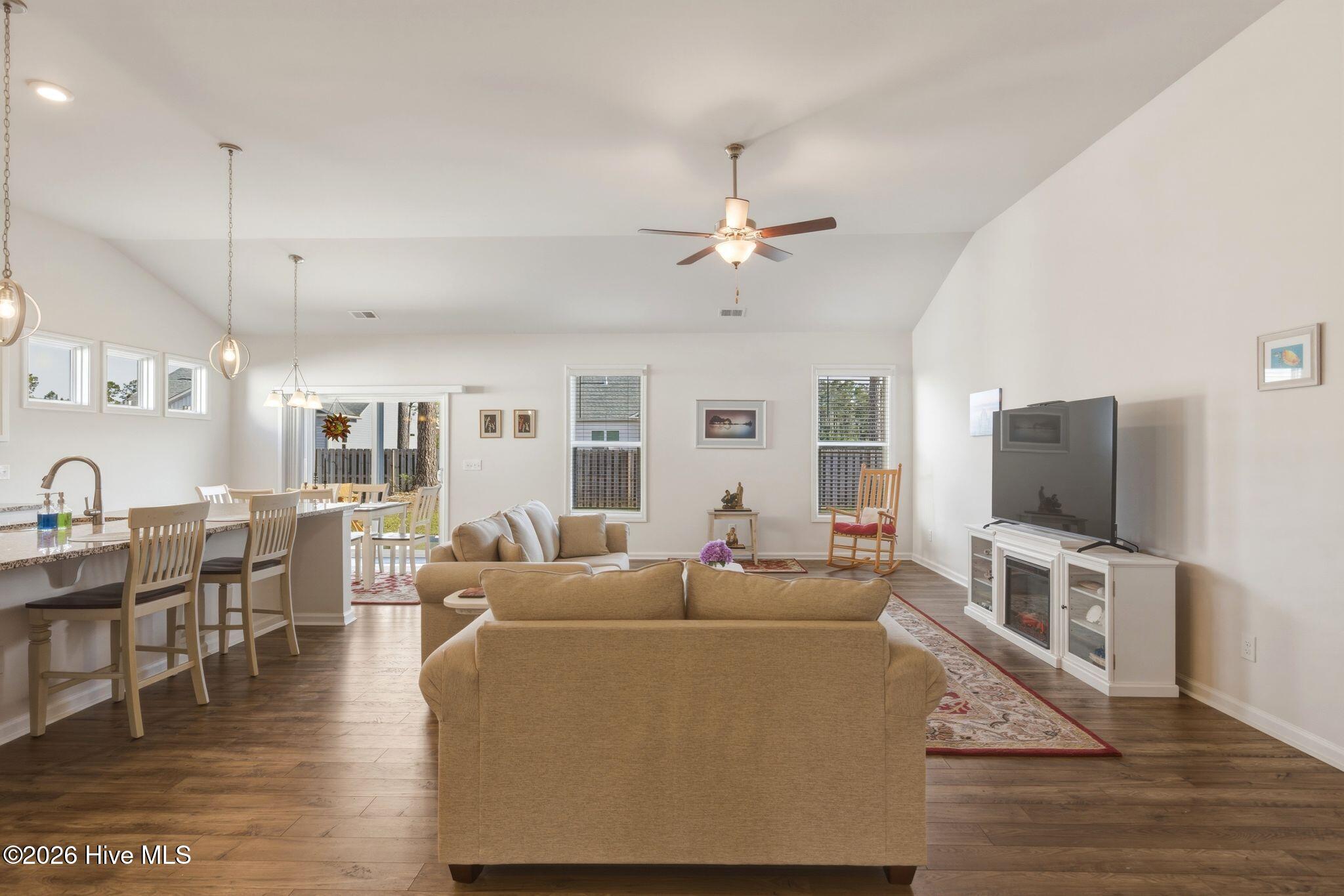 100563254 | Photo 32