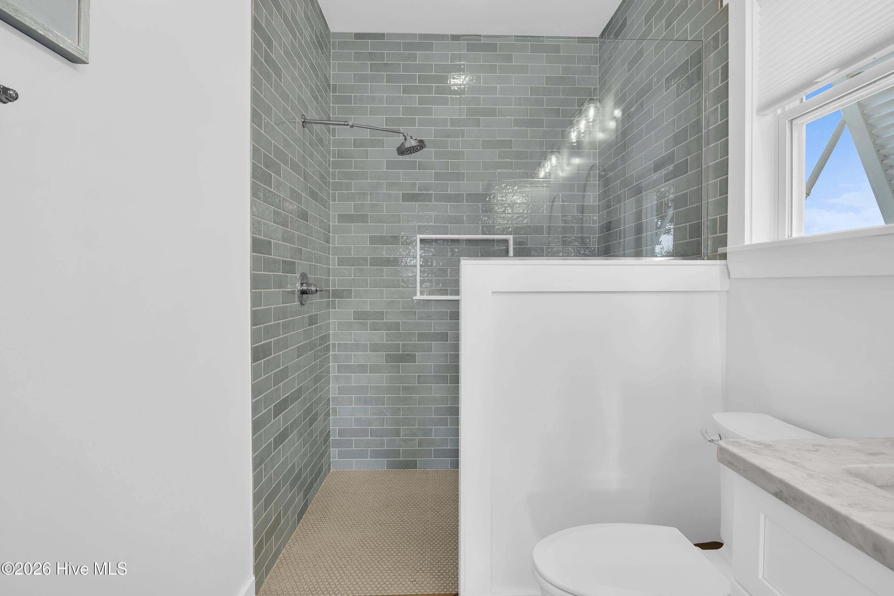 100549565 | Photo 36