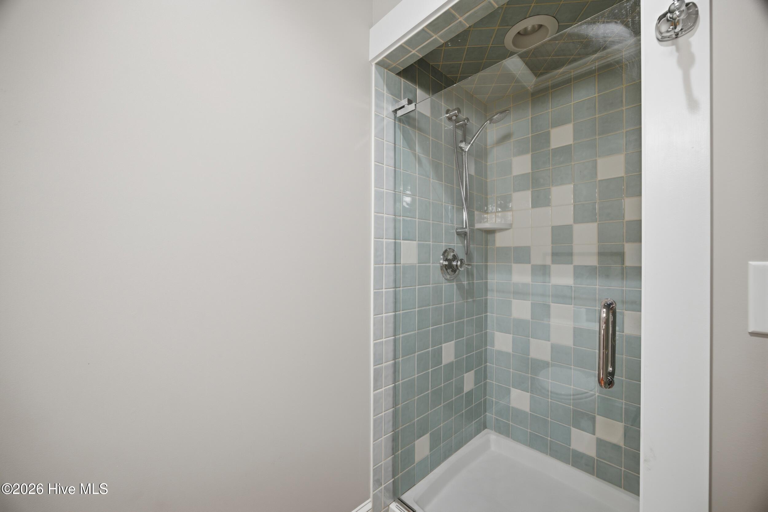 100566122 | Photo 37