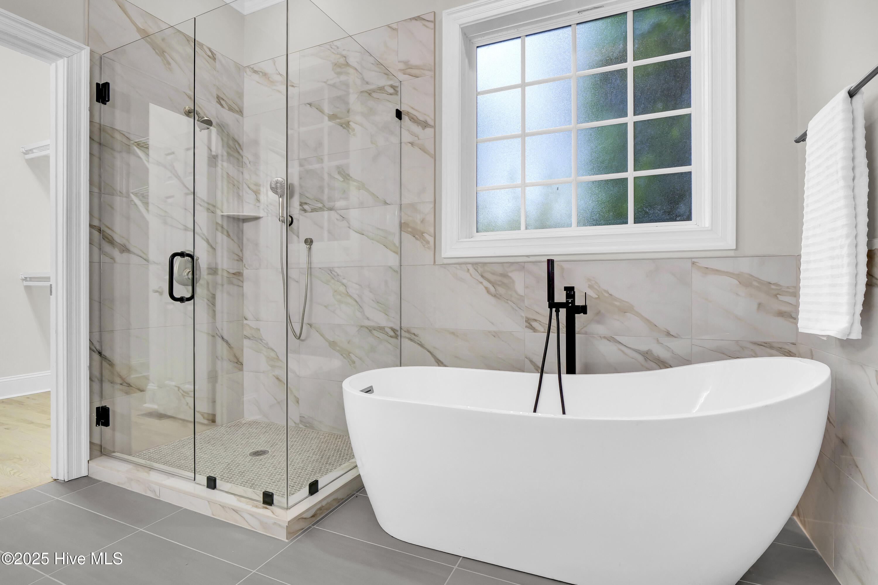 100518600 | Photo 26