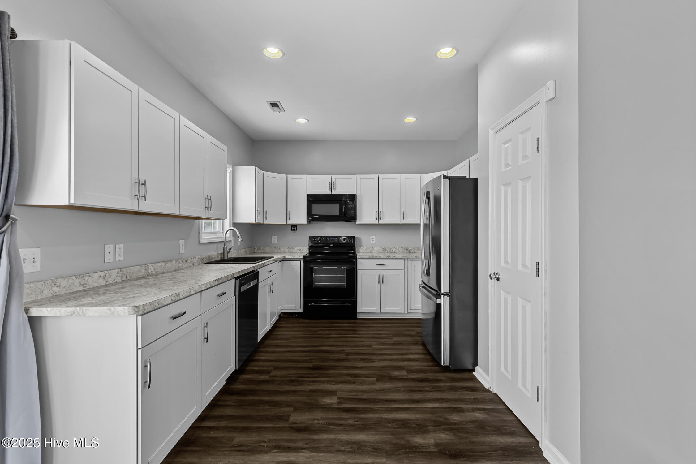 100545570 | Photo 10