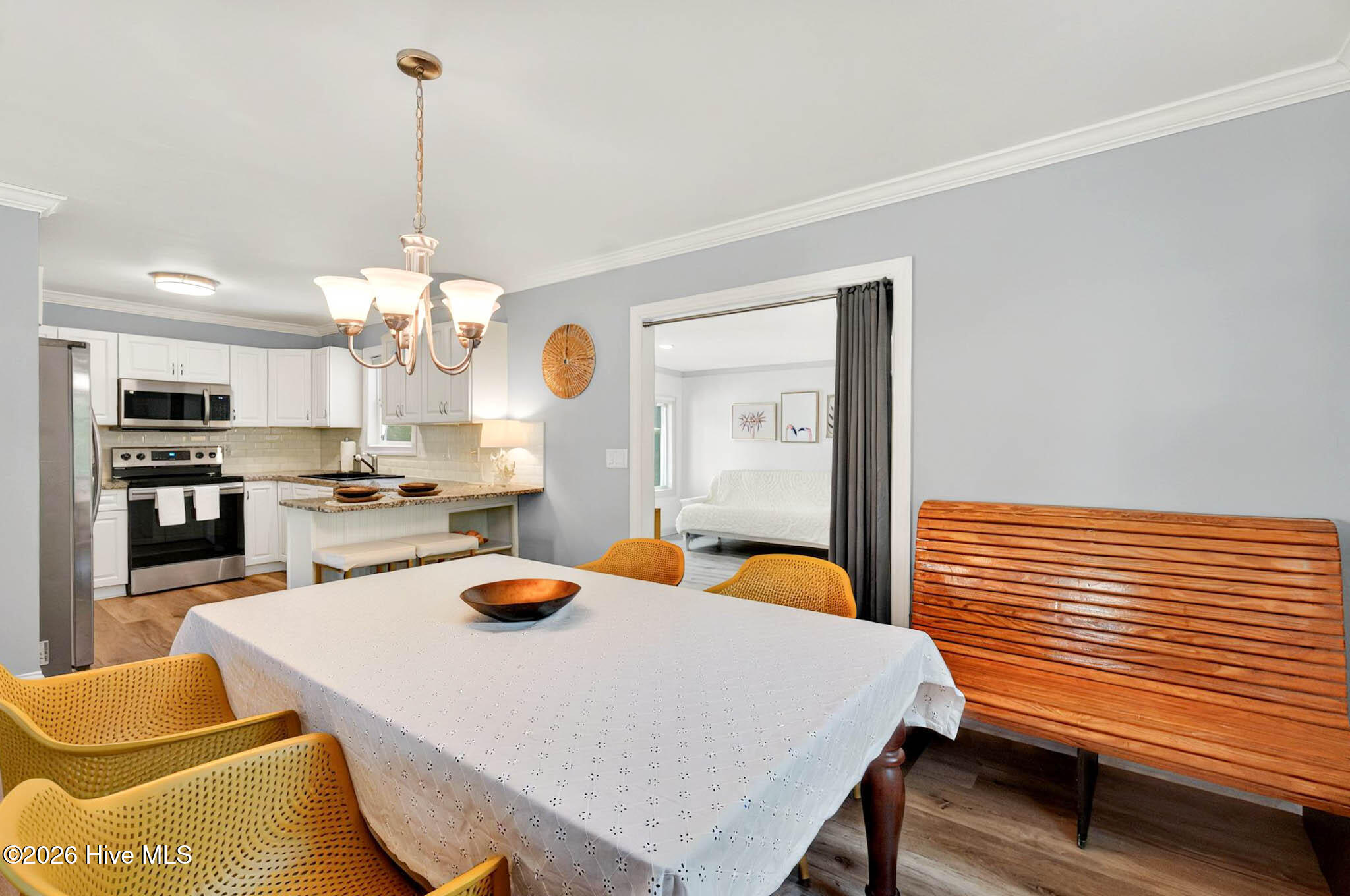 100556049 | Photo 28