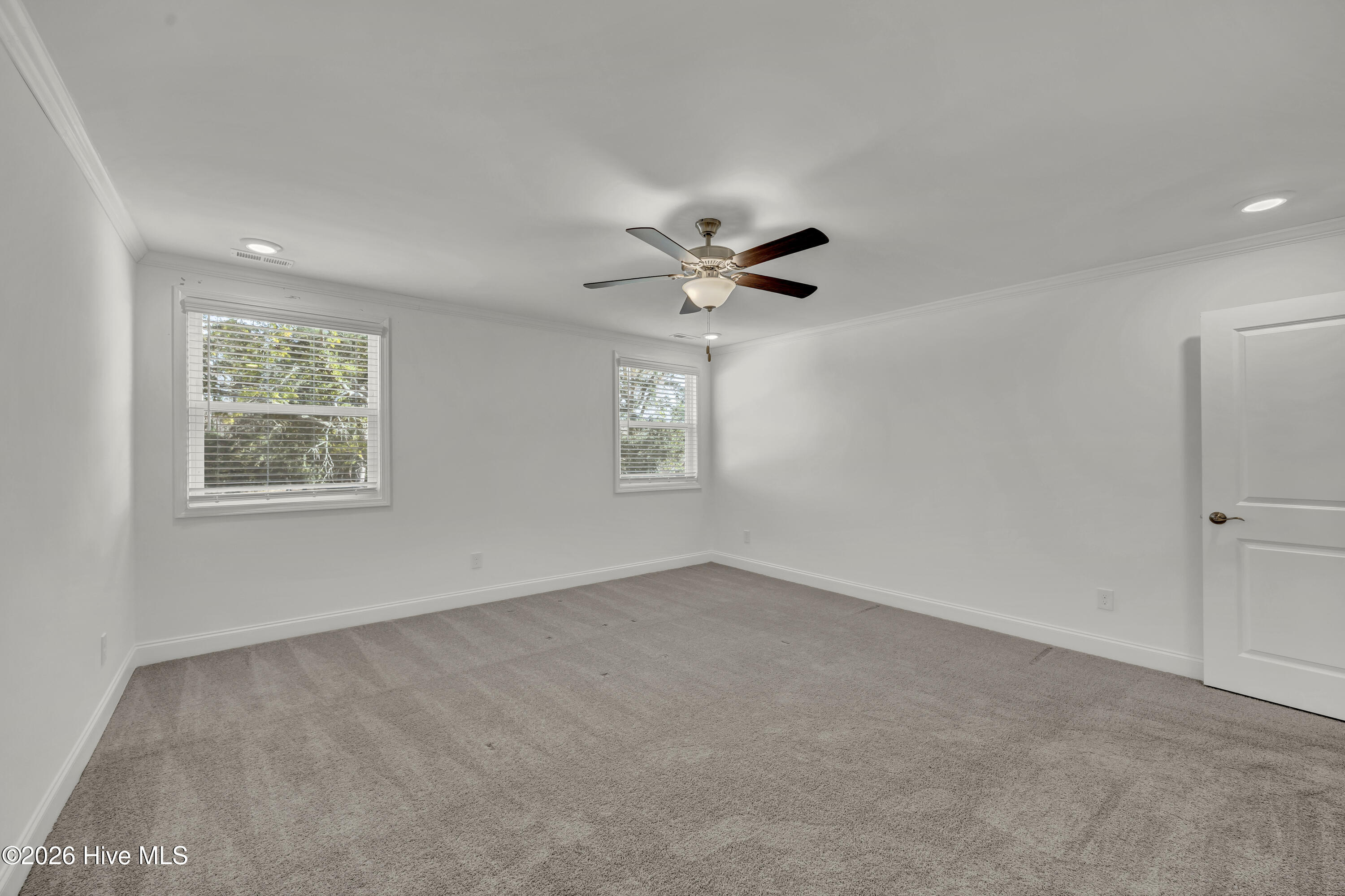 100548417 | Photo 23