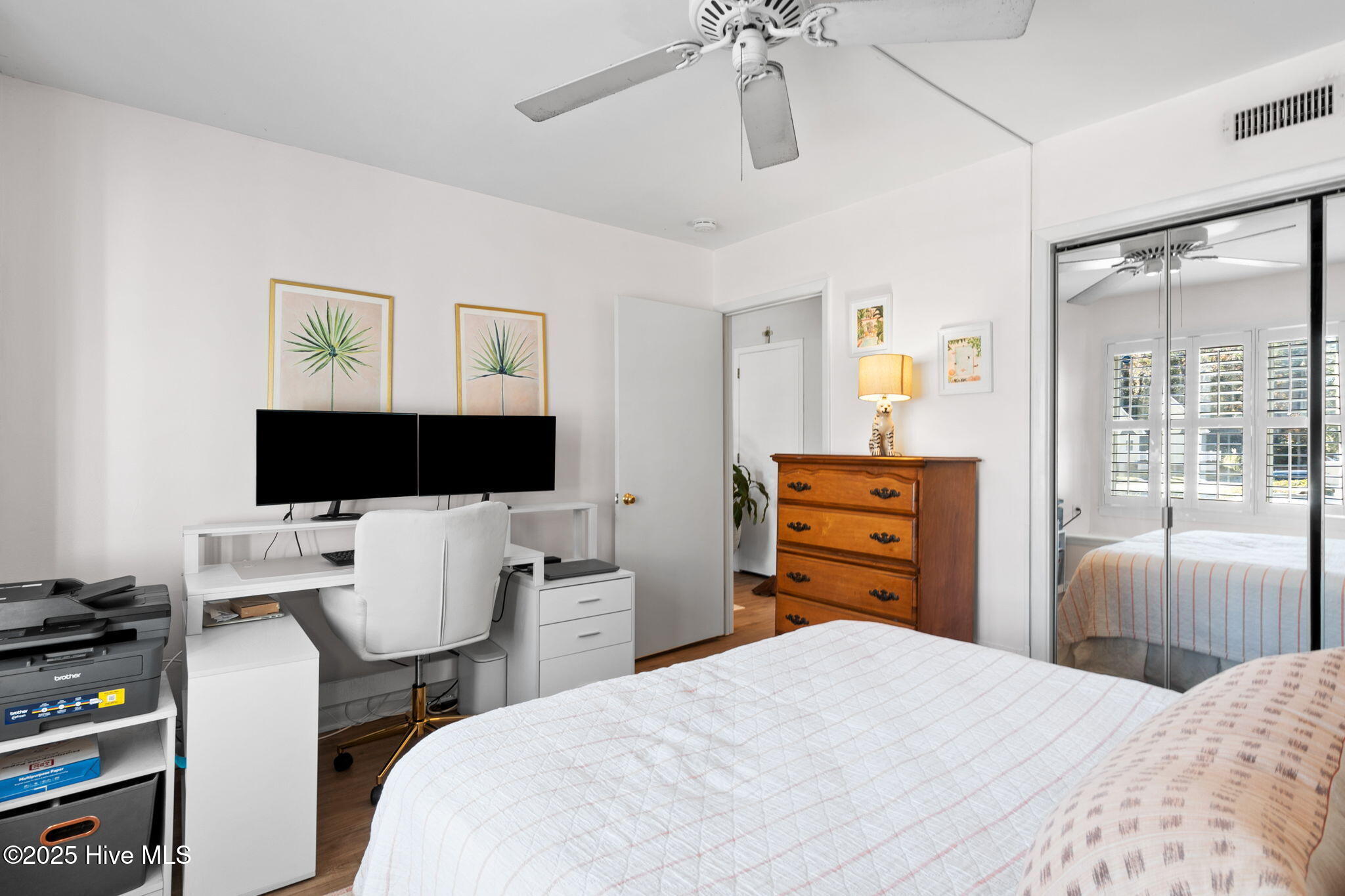 100547956 | Photo 17