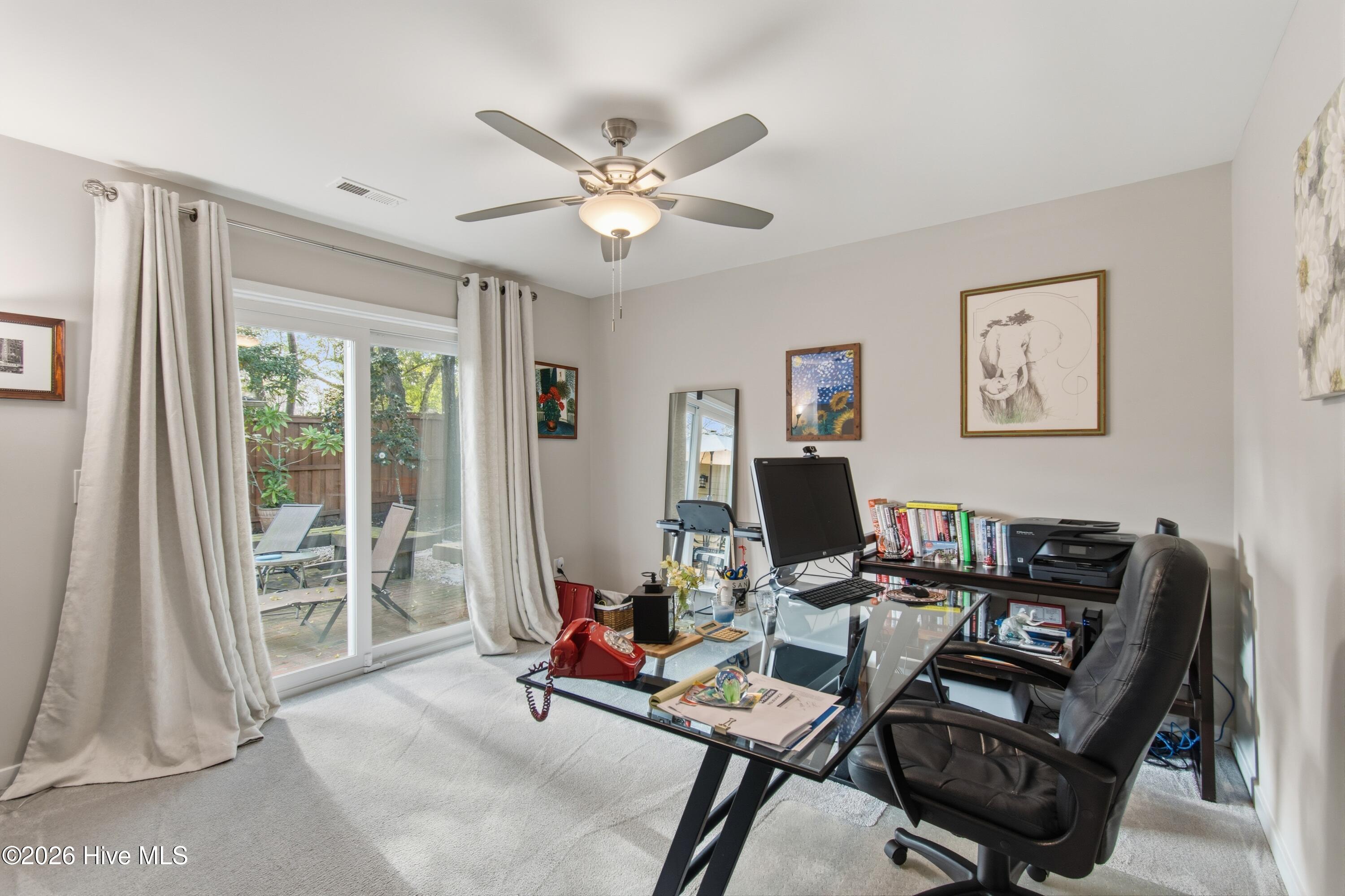 100558002 | Photo 24