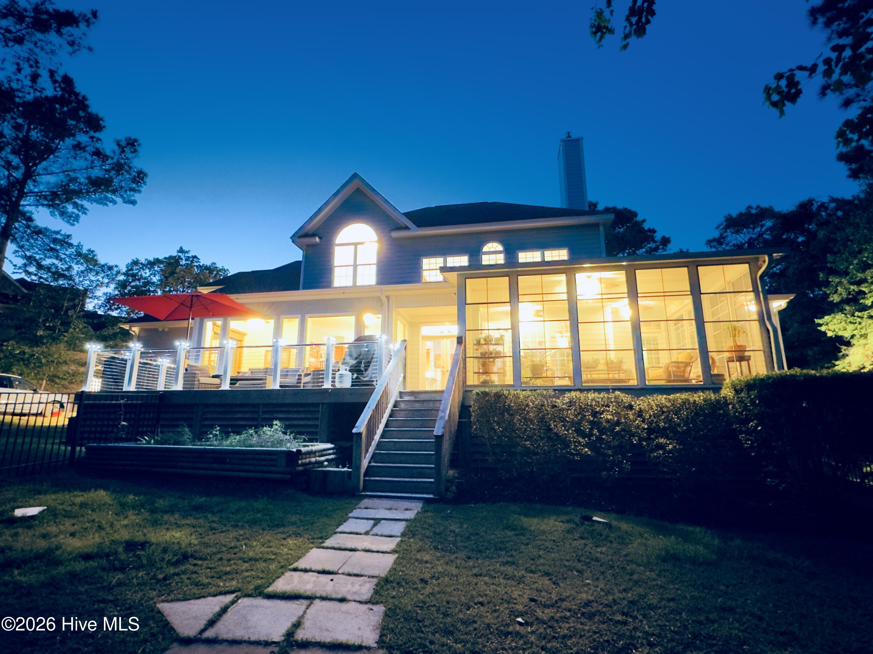 100568961 | Photo 102