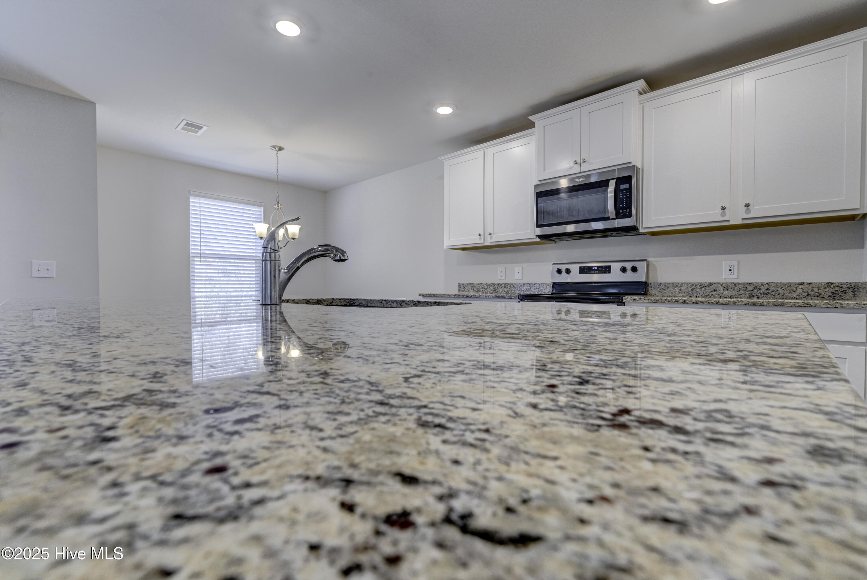 100528230 | Photo 19