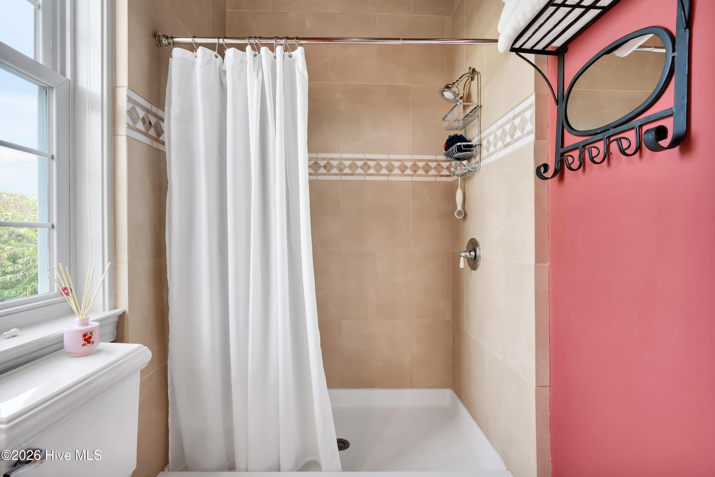 100564861 | Photo 27