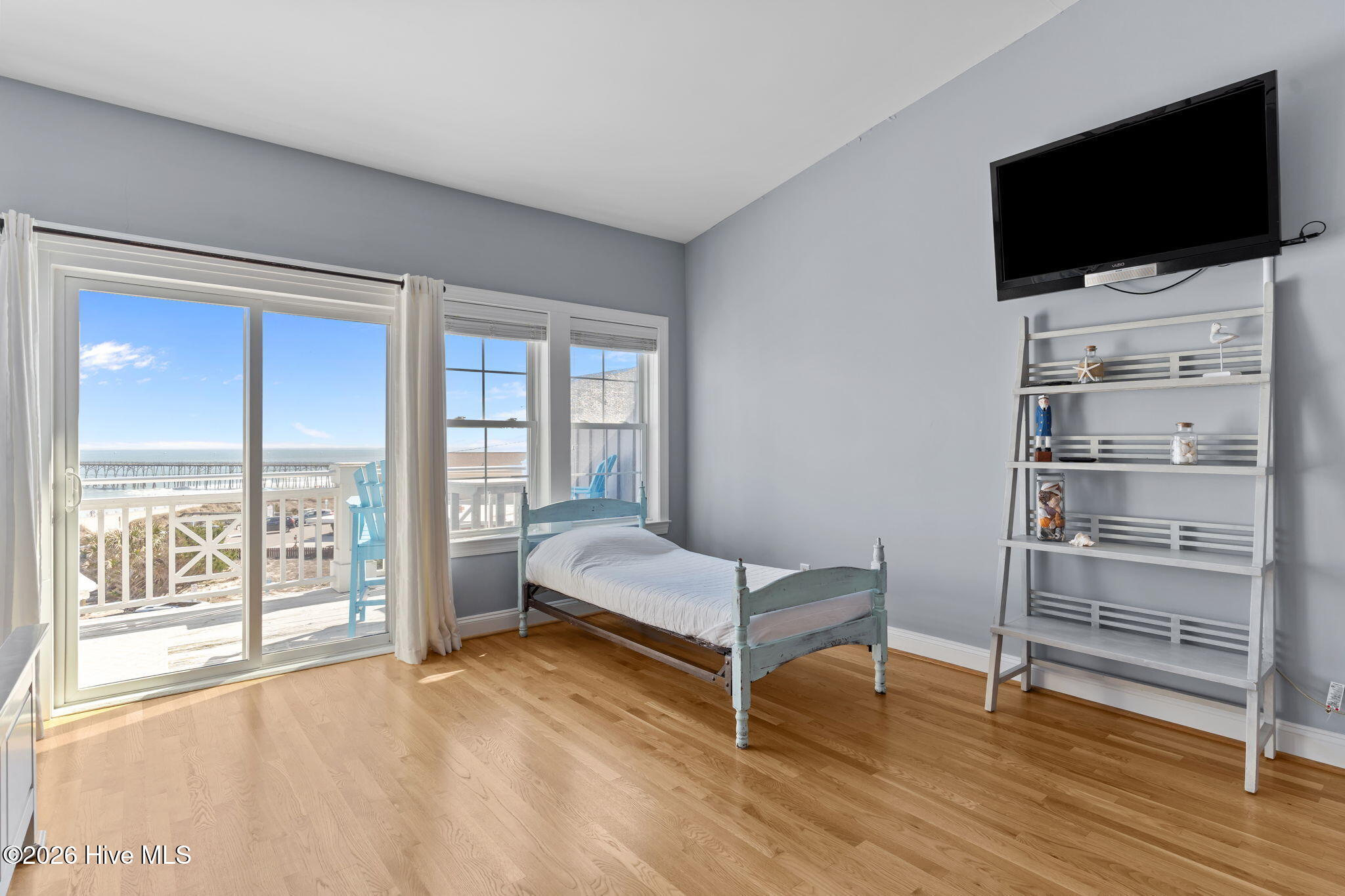 100530858 | Photo 33