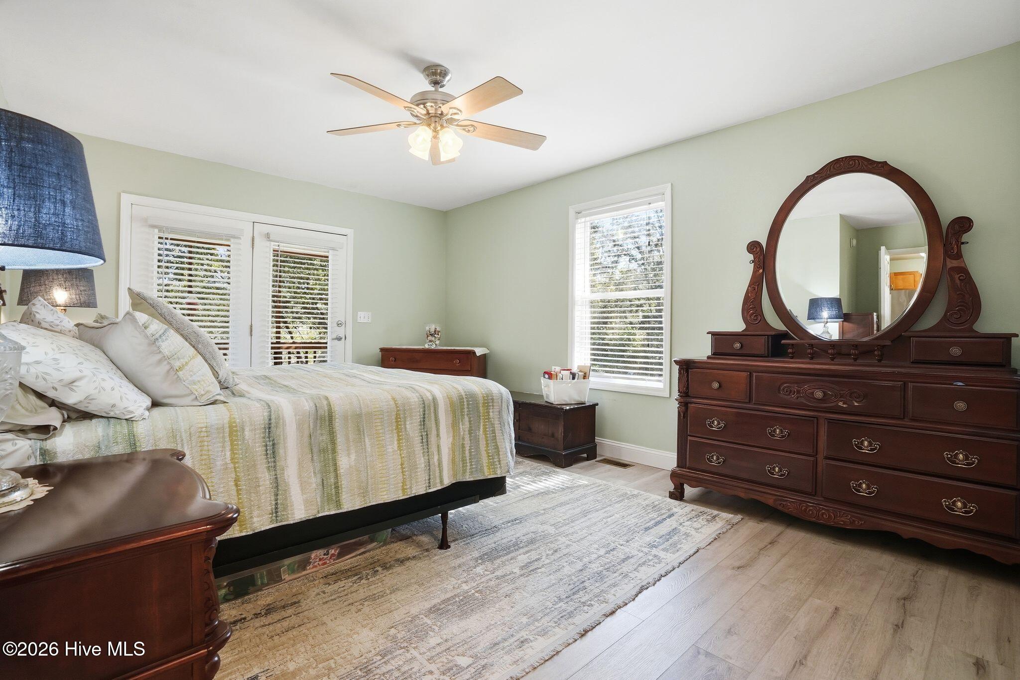 100555111 | Photo 53