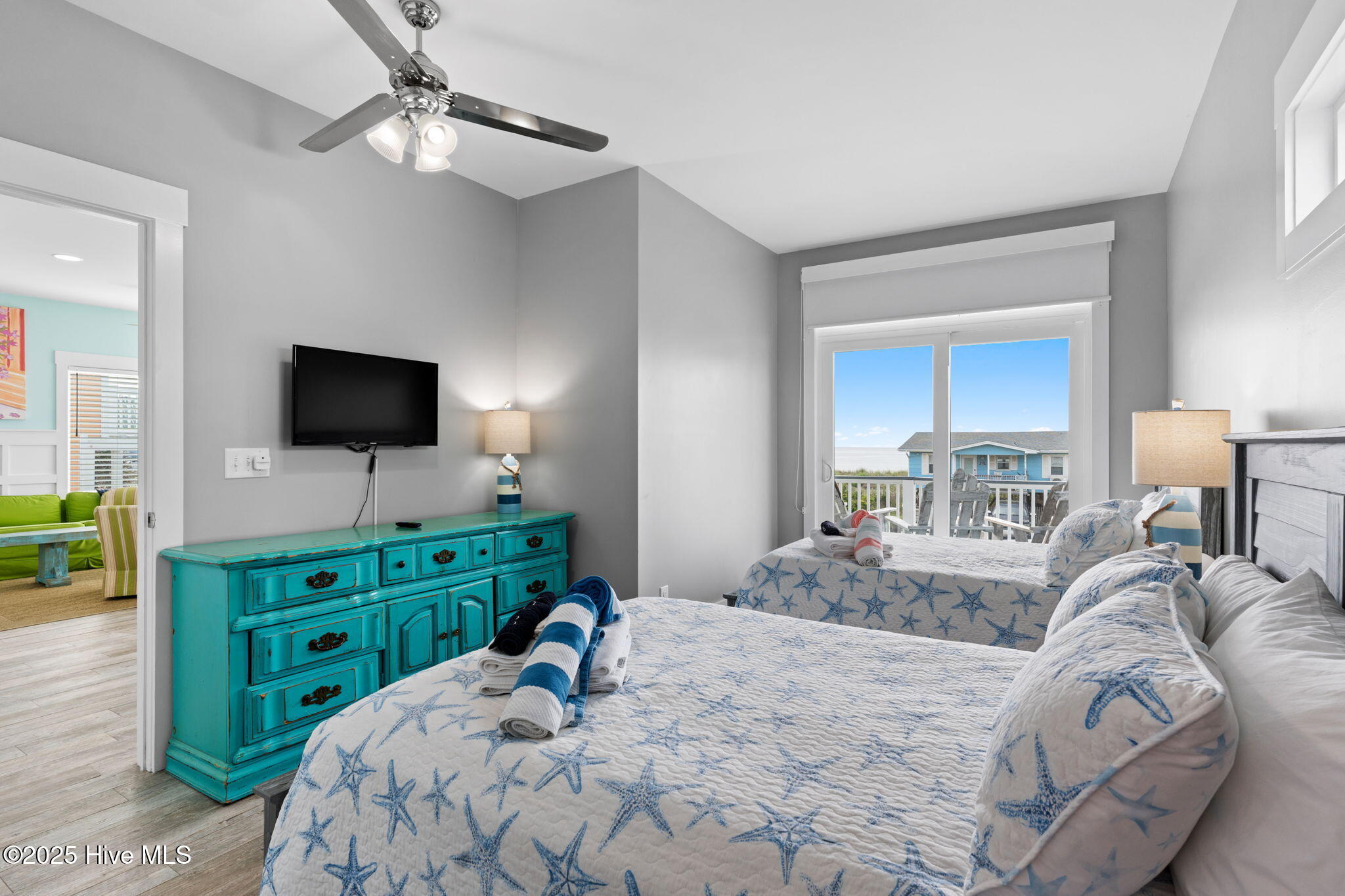 100528214 | Photo 46