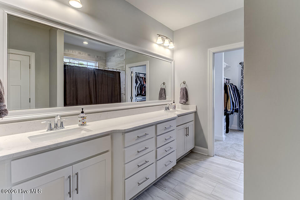 100554310 | Photo 25