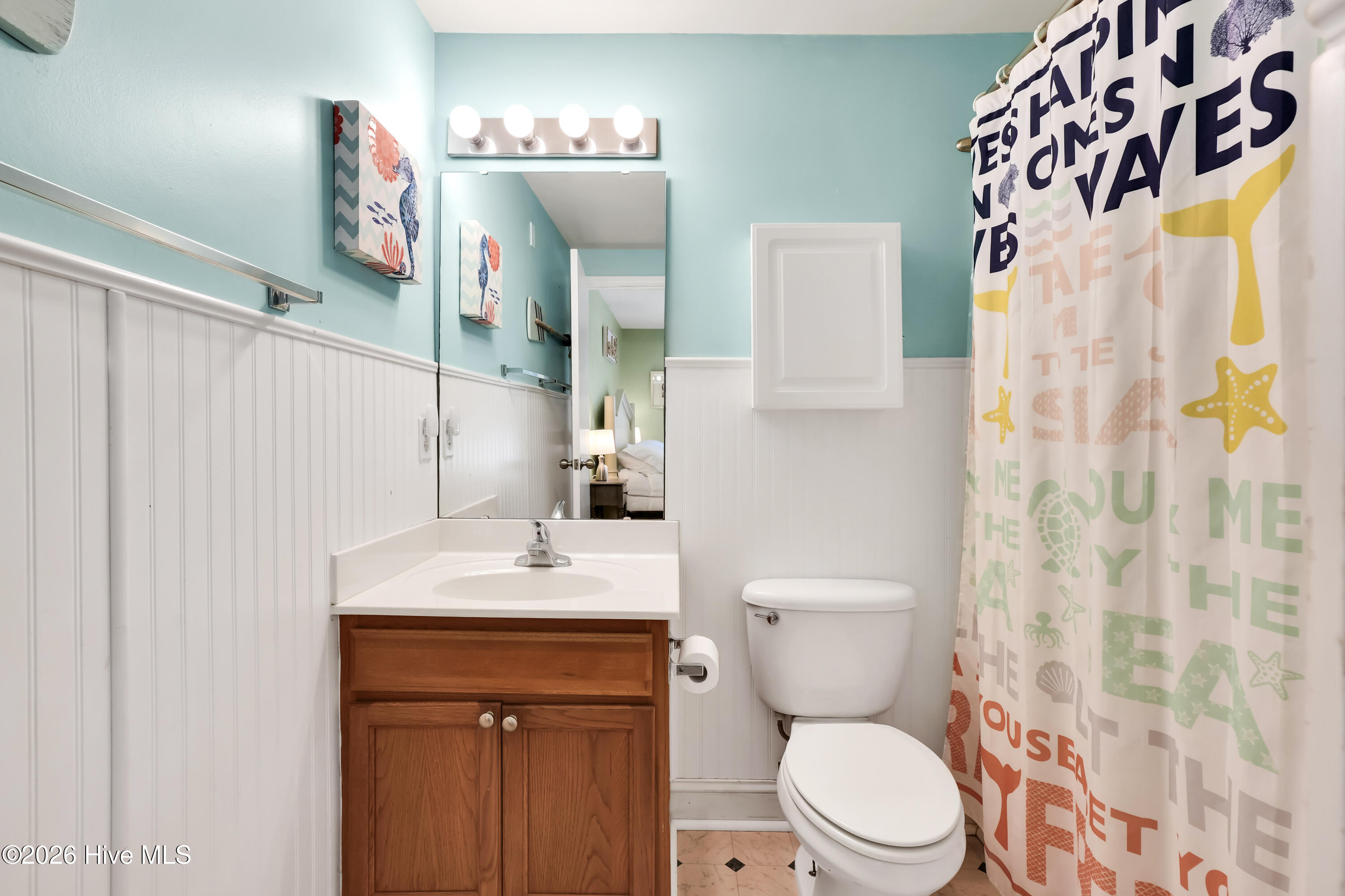 100568340 | Photo 23