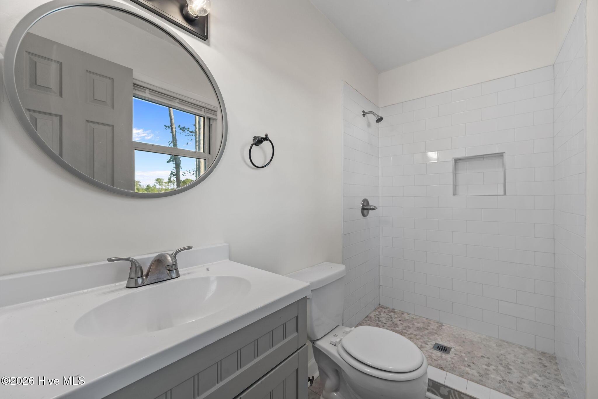 100548800 | Photo 17