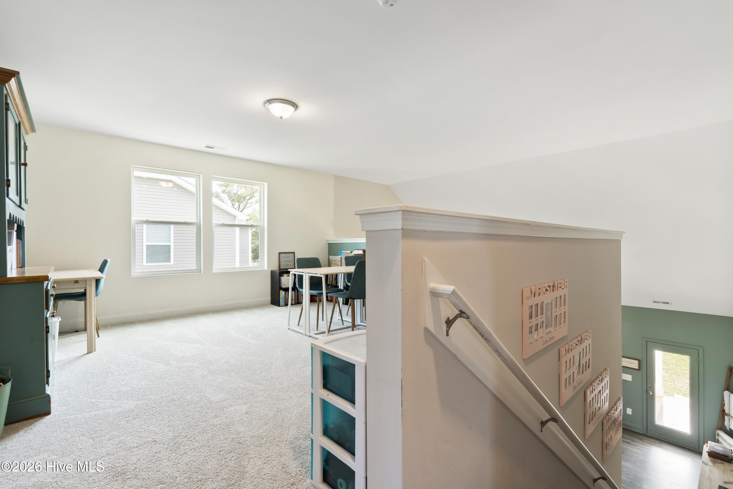 100564295 | Photo 35